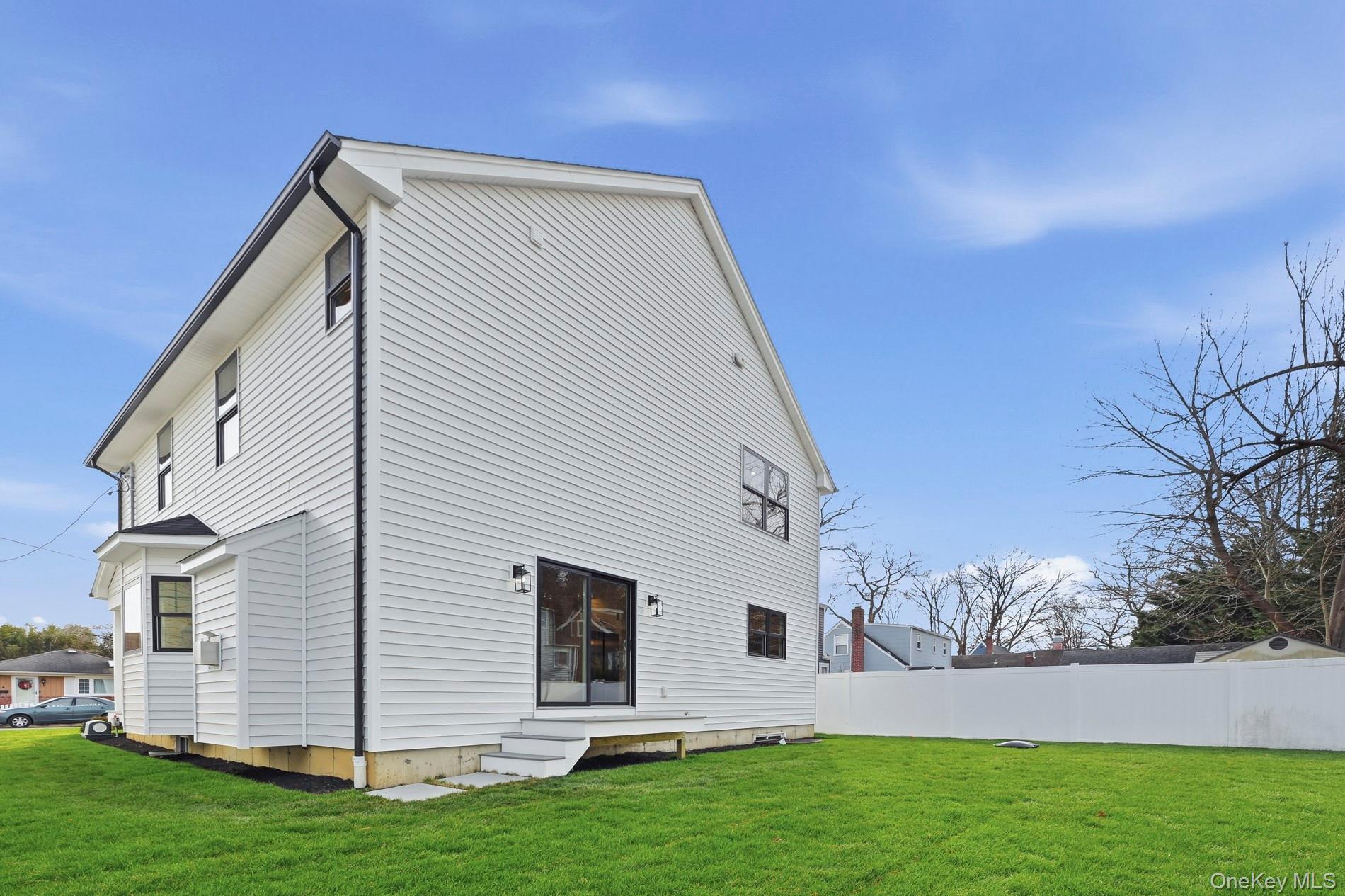 #2 photo, 5 Ketcham Place, Melville , NY 11747