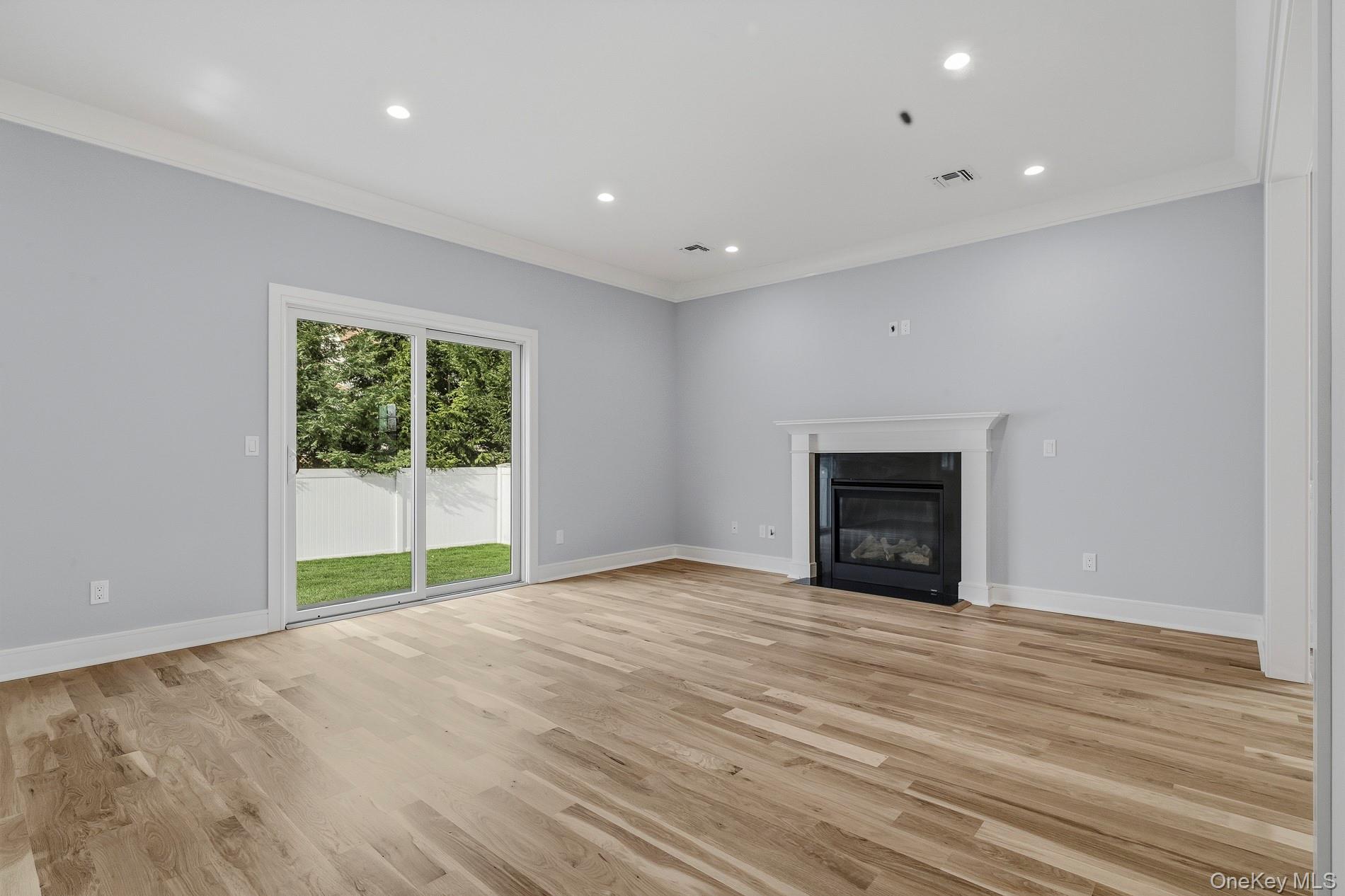 #8 photo, 5 Ketcham Place, Melville , NY 11747