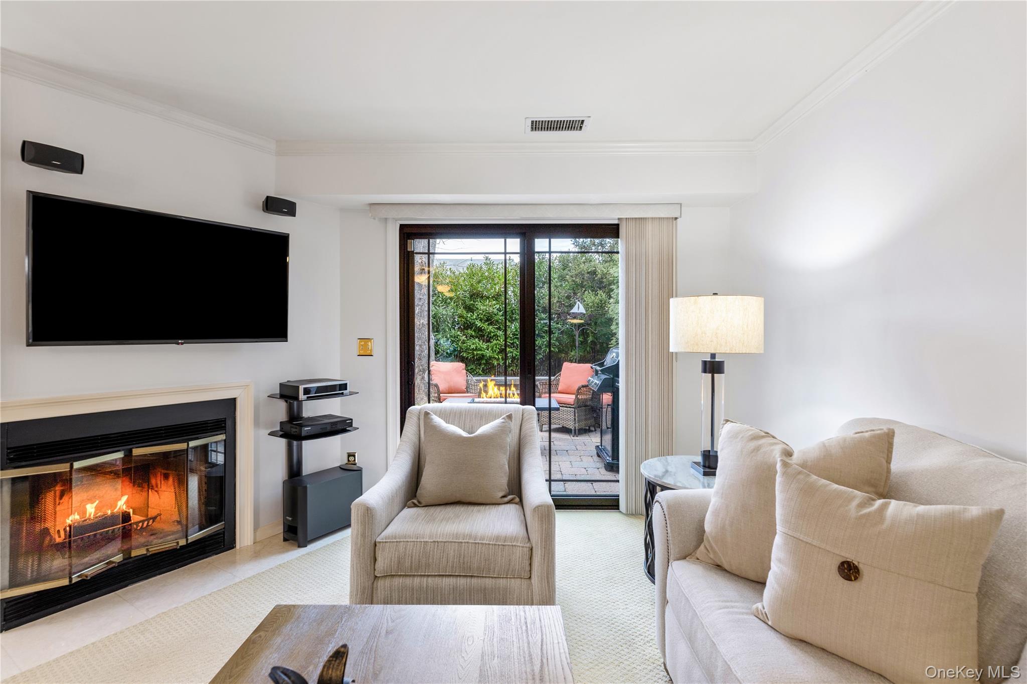 #10 photo, 17 Sutton Place, Islip , NY 11751