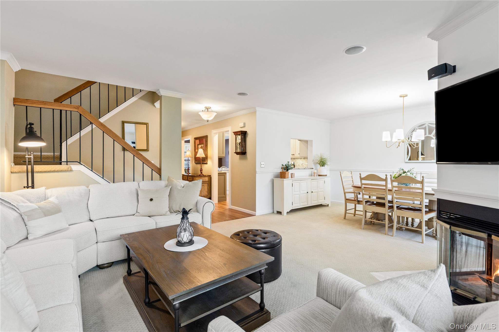 #12 photo, 17 Sutton Place, Islip , NY 11751