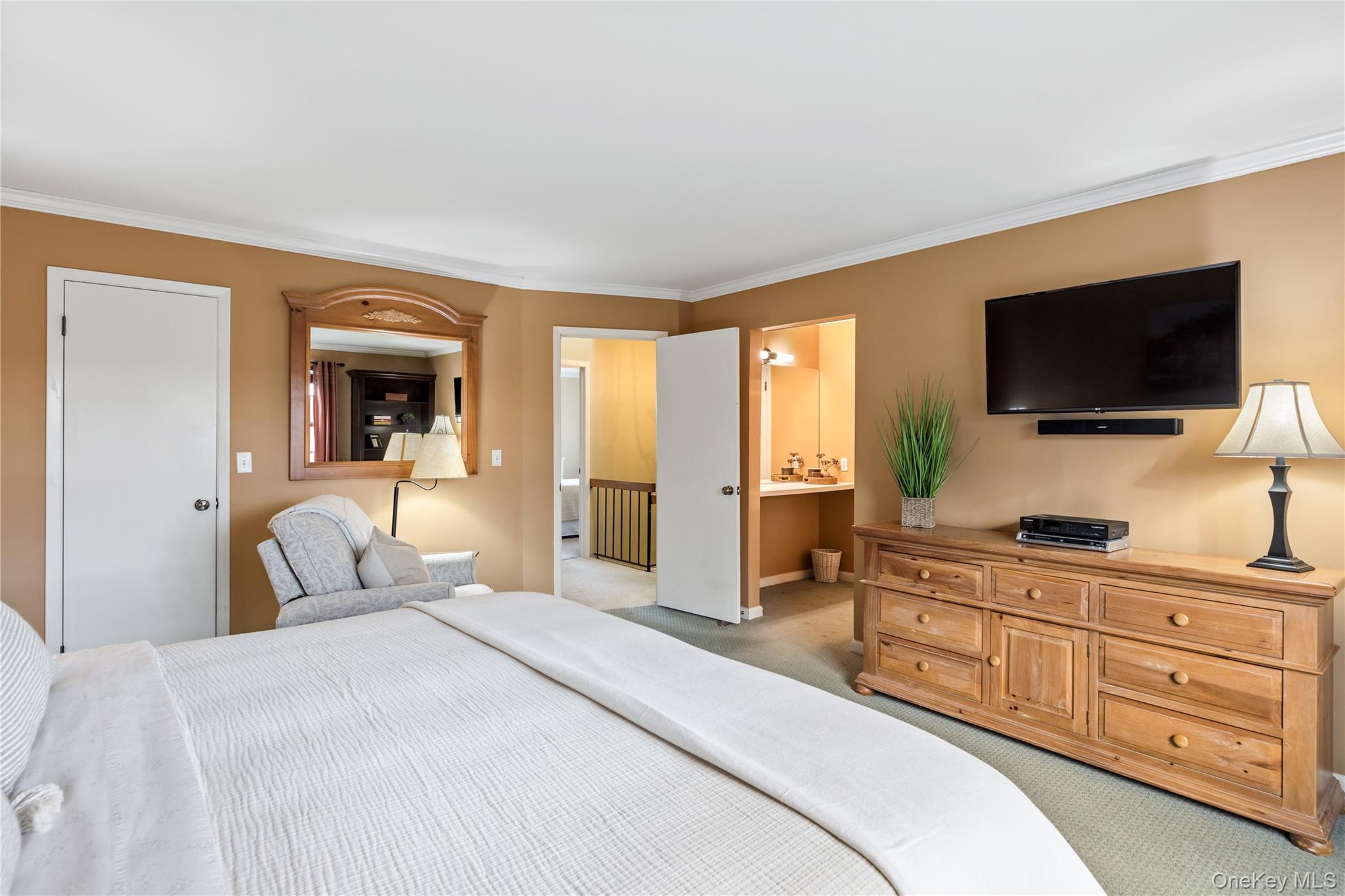 #20 photo, 17 Sutton Place, Islip , NY 11751