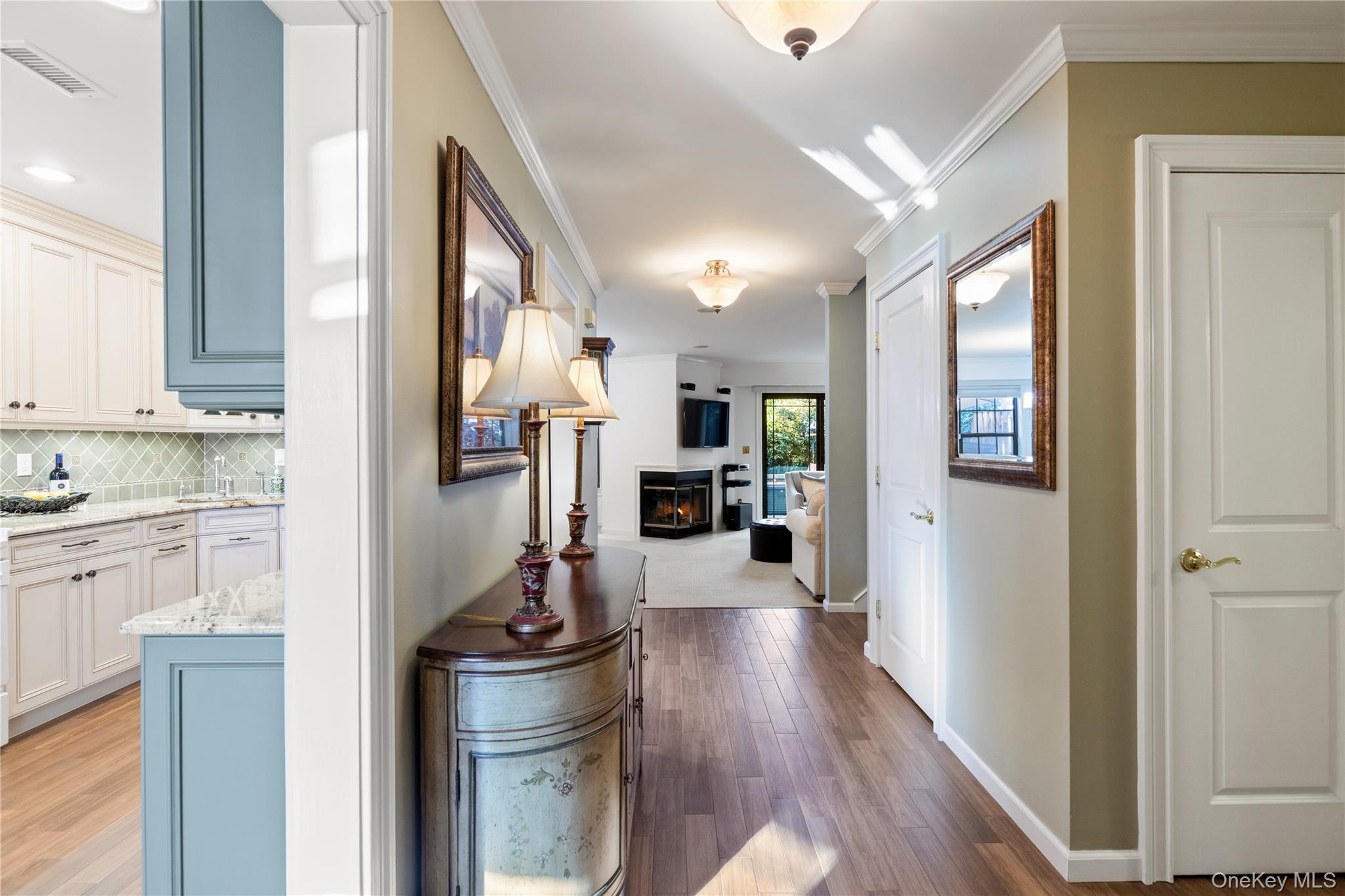 #3 photo, 17 Sutton Place, Islip , NY 11751