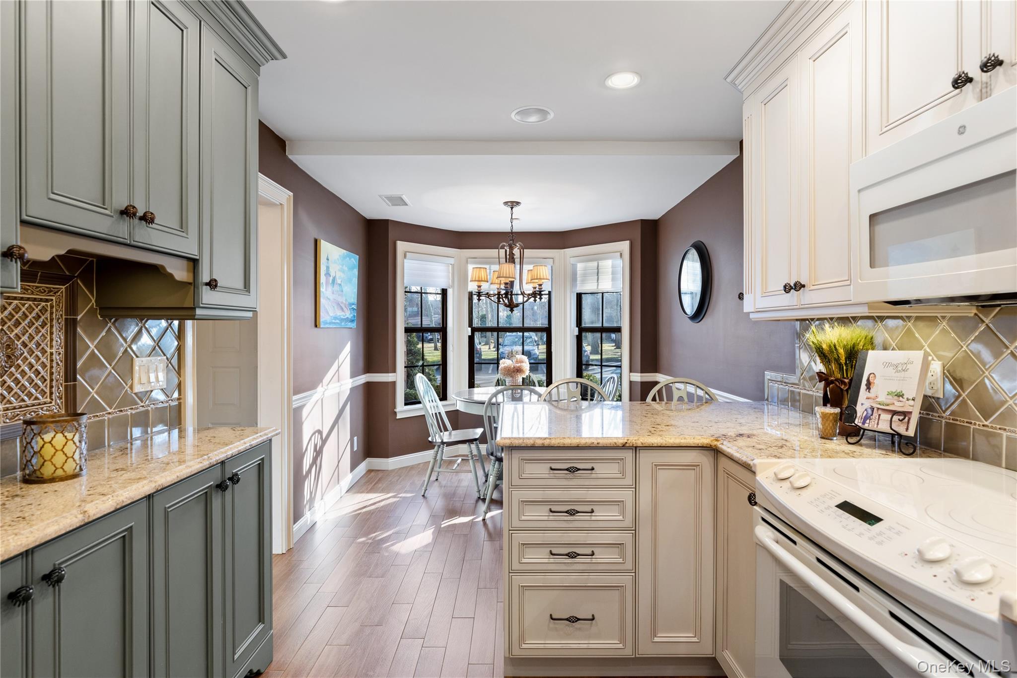 #7 photo, 17 Sutton Place, Islip , NY 11751