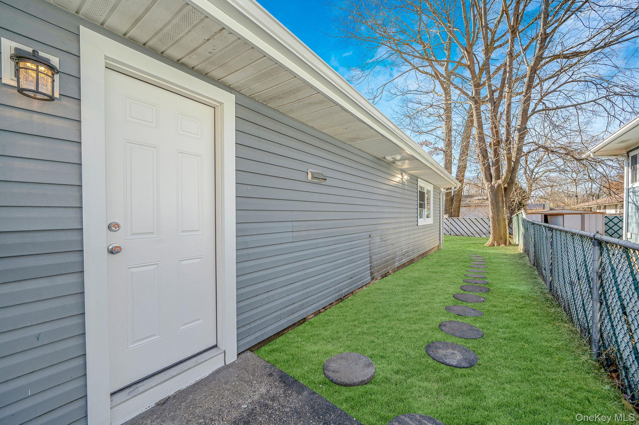 #4 photo, 18A Broadway, Mastic , NY 11950