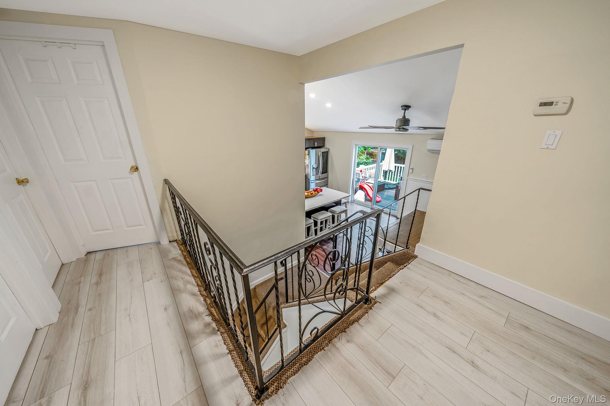 #13 photo, 182 Crystal Brook Hollow Road, מחוז סאפוק Port Jefferson Station , NY 11776