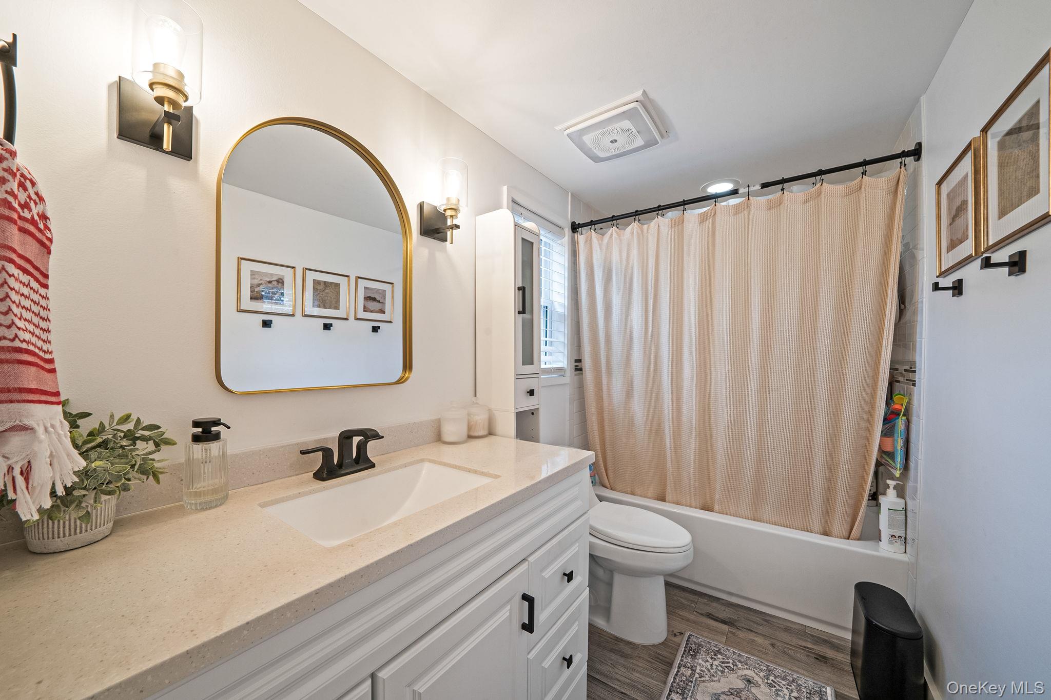 #18 photo, 182 Crystal Brook Hollow Road, מחוז סאפוק Port Jefferson Station , NY 11776