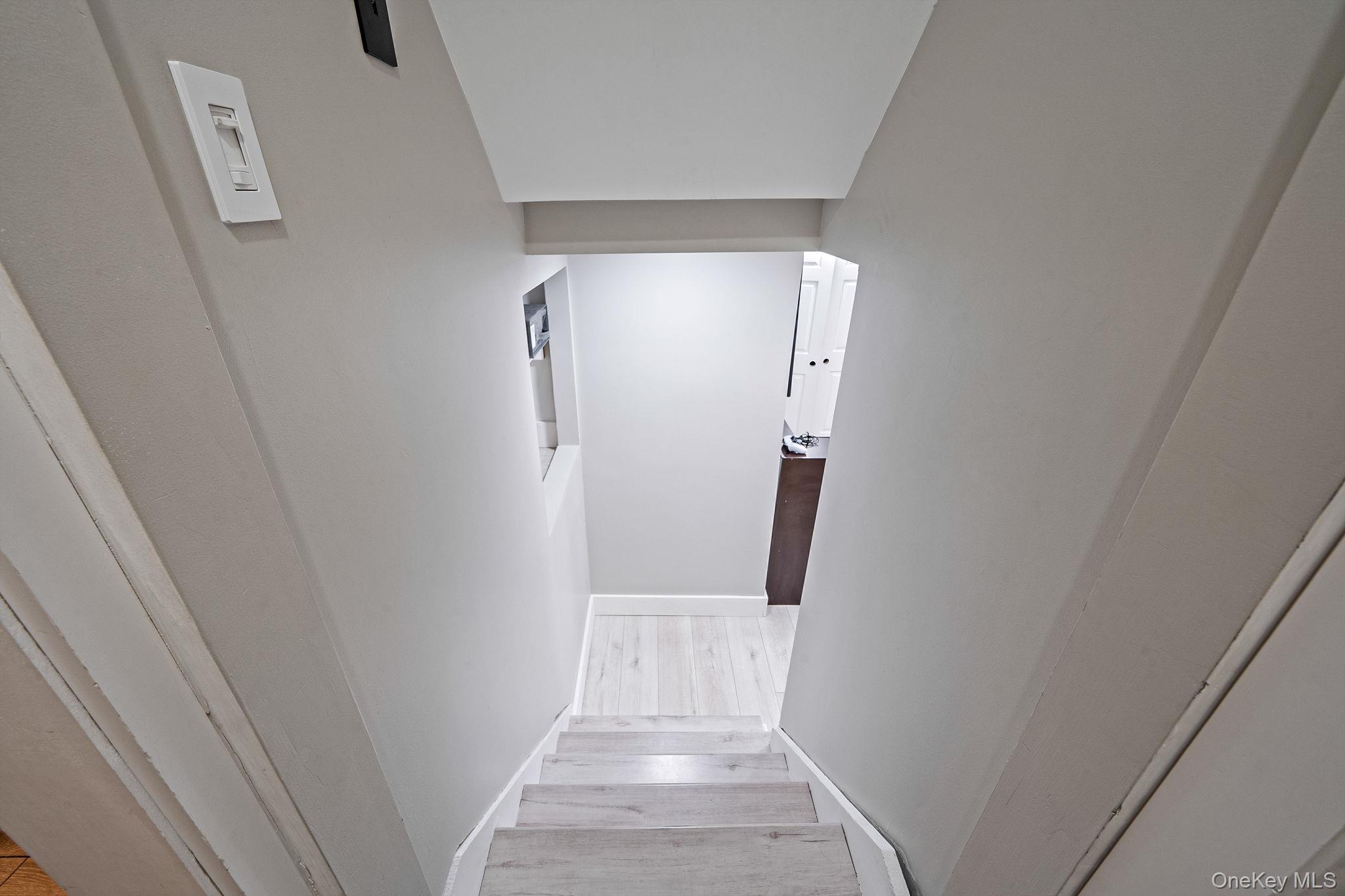 #19 photo, 182 Crystal Brook Hollow Road, מחוז סאפוק Port Jefferson Station , NY 11776