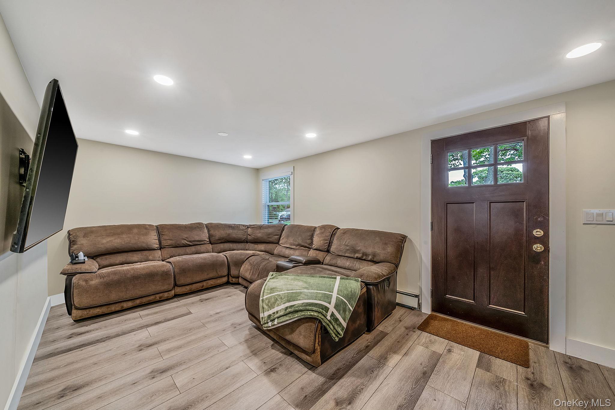 #5 photo, 182 Crystal Brook Hollow Road, מחוז סאפוק Port Jefferson Station , NY 11776