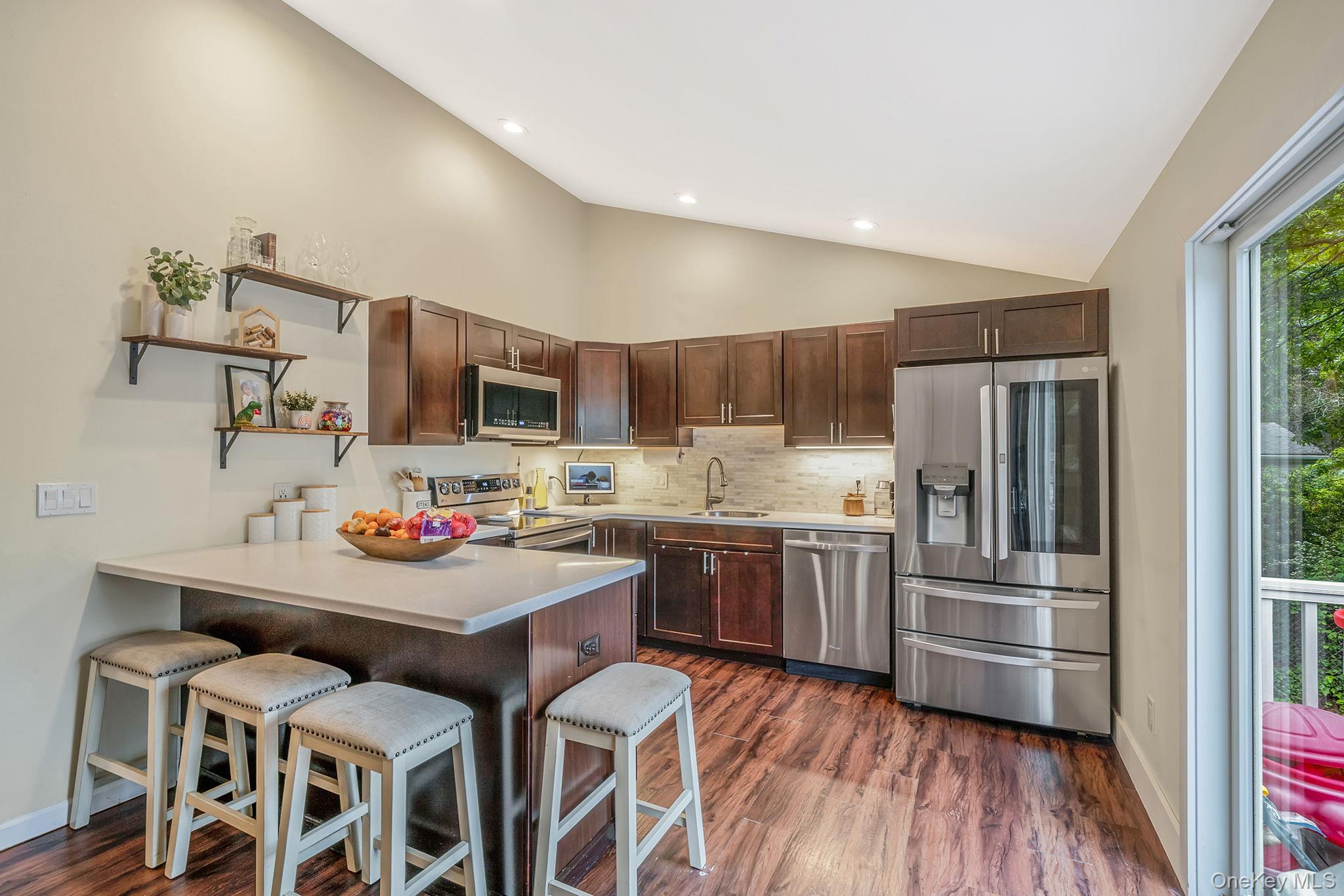 #9 photo, 182 Crystal Brook Hollow Road, מחוז סאפוק Port Jefferson Station , NY 11776