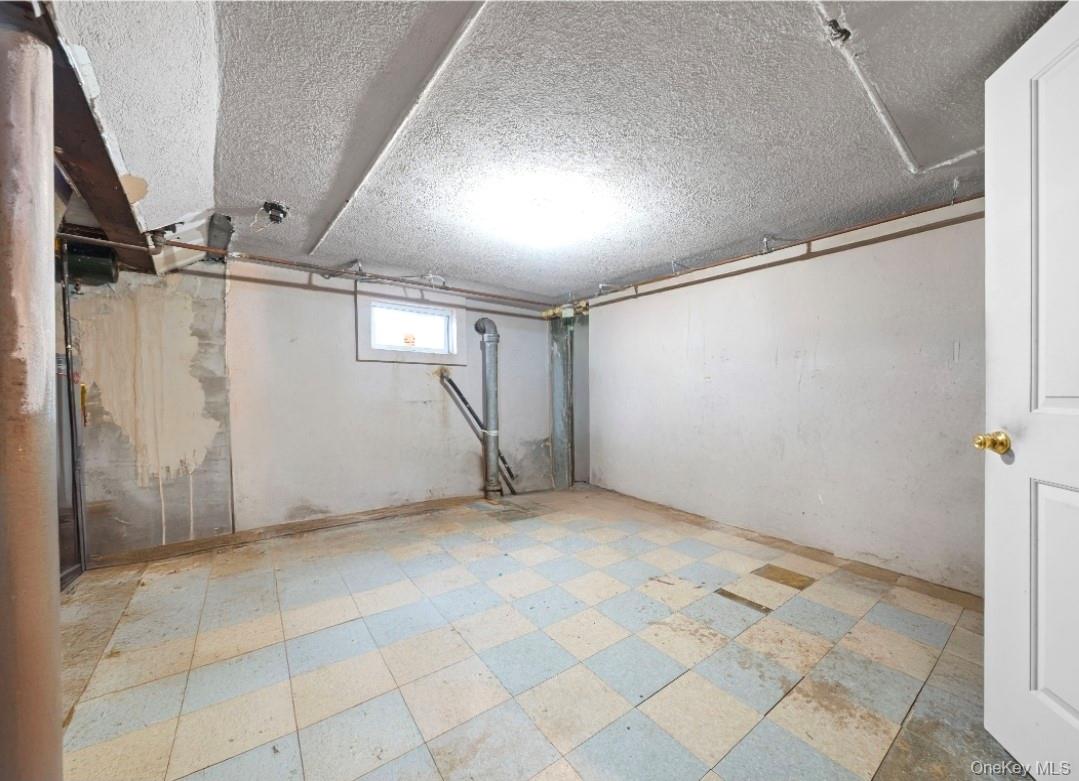 #16 photo, 225 Windsor Parkway, Hempstead , NY 11550