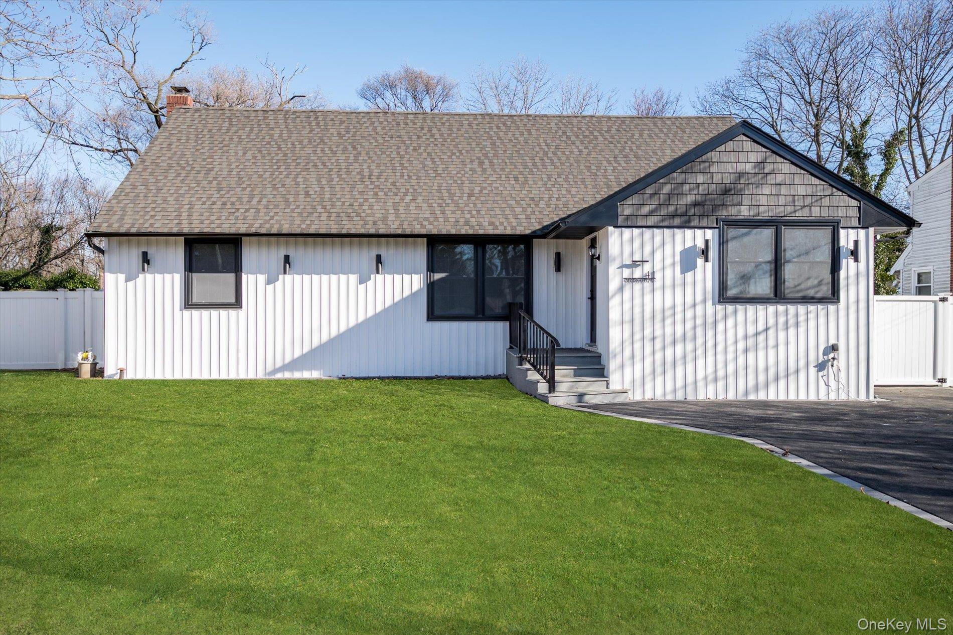 #3 photo, 41 Embargo Place, North Babylon , NY 11703