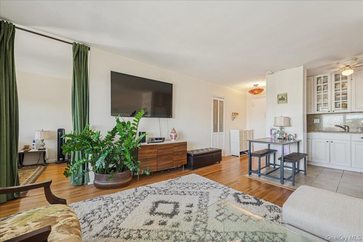 #10 photo, 855 E Broadway, Long Beach , NY 11561