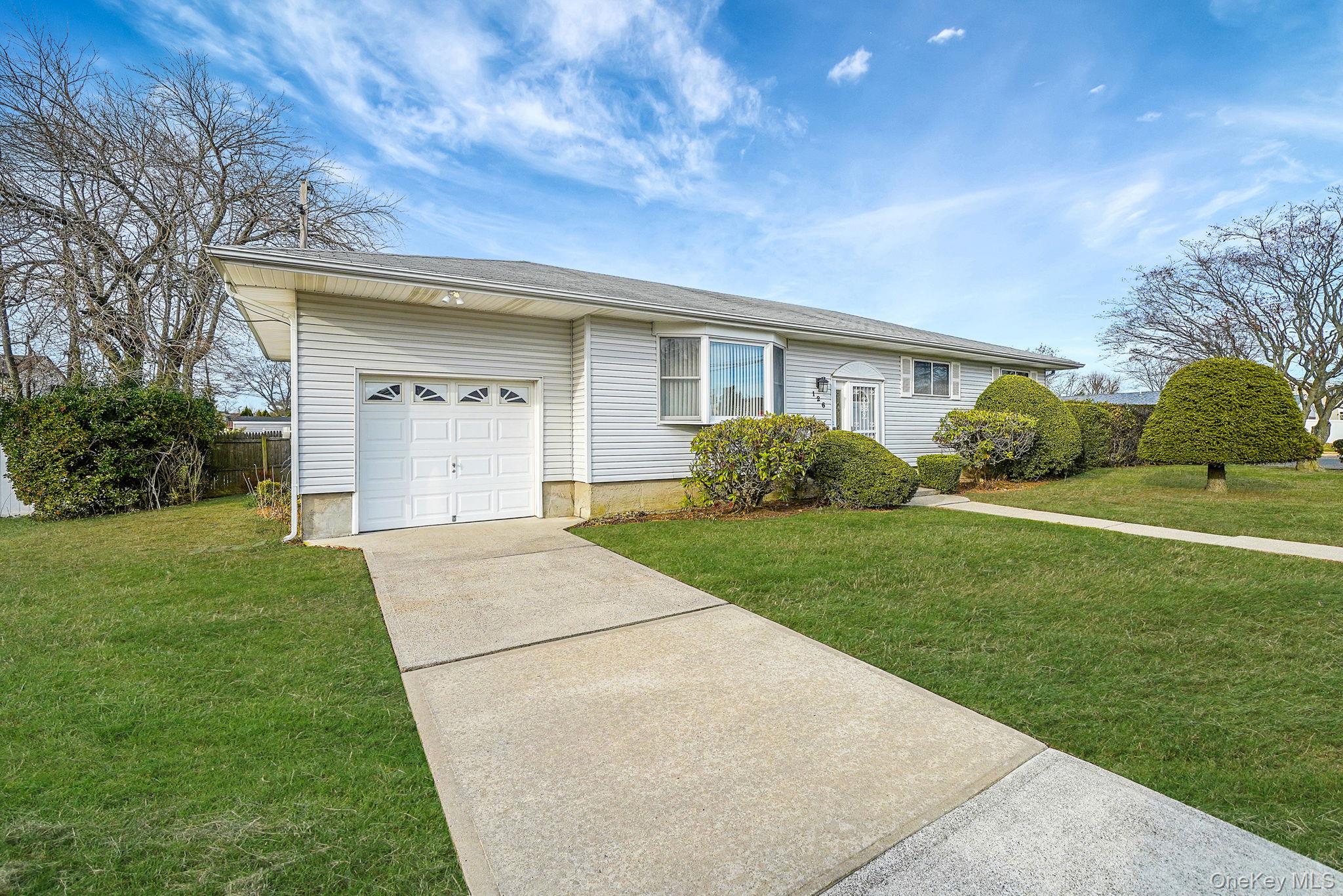 #3 photo, 126 W 3rd Street, Deer Park , NY 11729