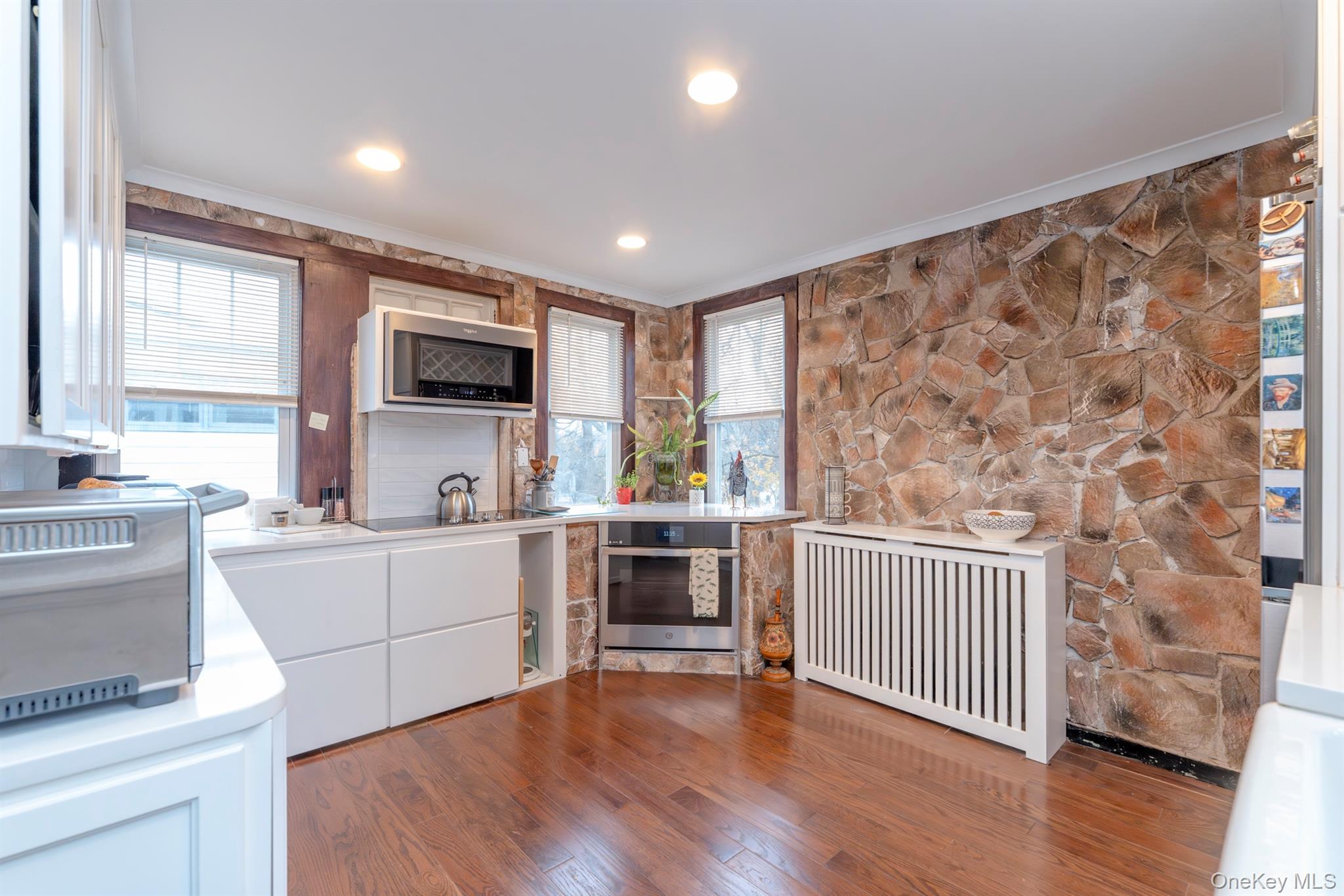 #16 photo, 306-308 Broadway, Port Ewen , NY 12466