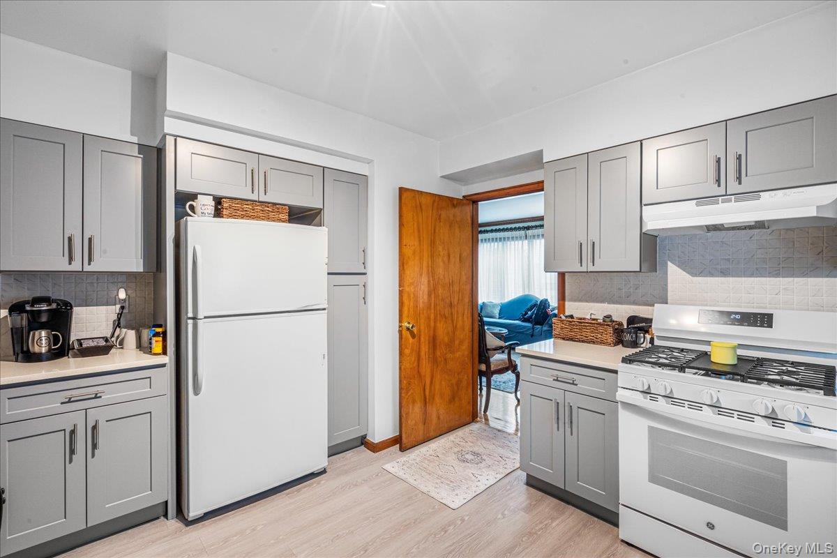 #10 photo, 15411 Willets Point Boulevard, Whitestone , NY 11357