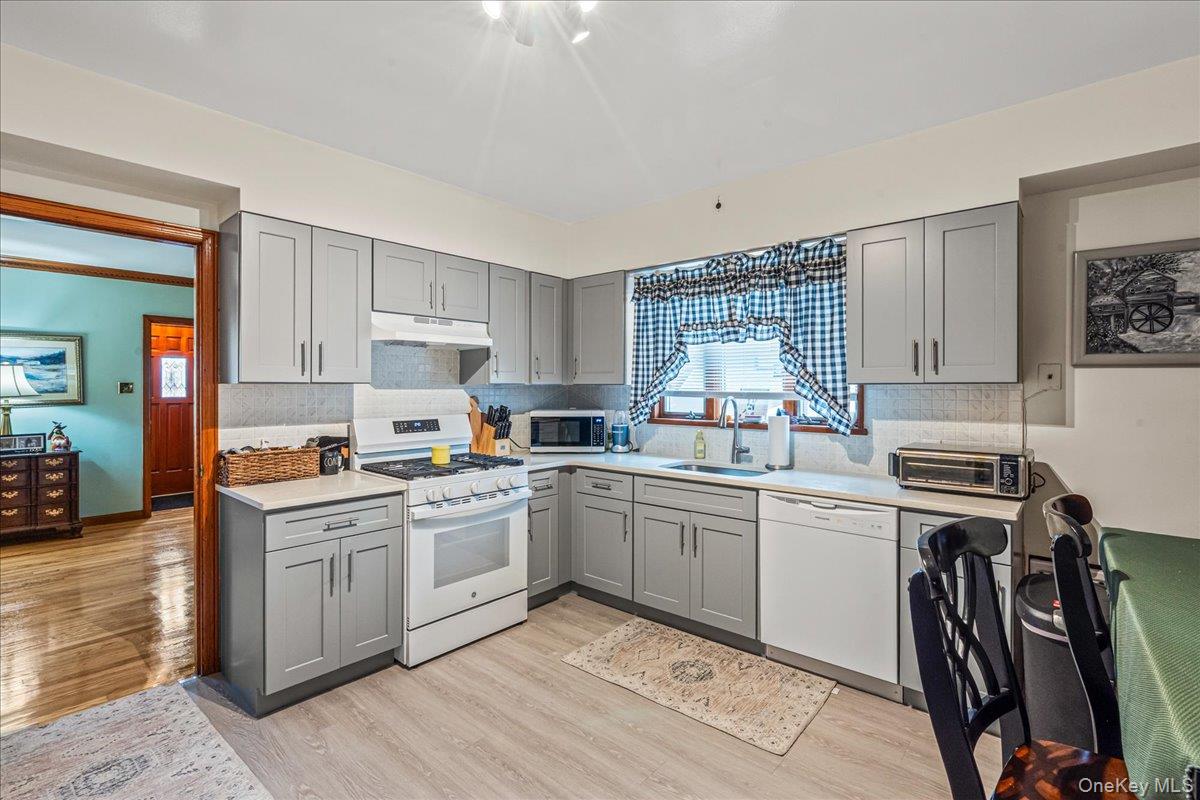 #9 photo, 15411 Willets Point Boulevard, Whitestone , NY 11357