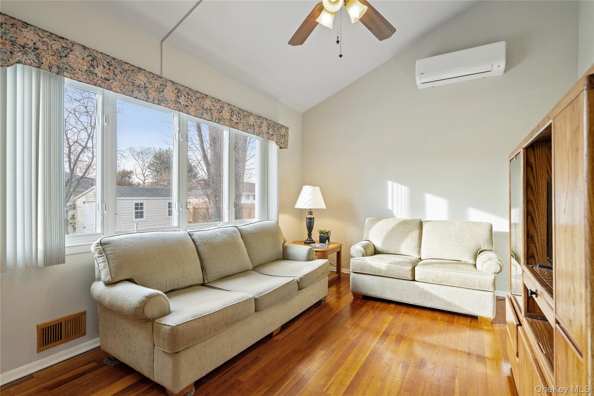 #12 photo, 246 W 10th Street, Deer Park , NY 11729