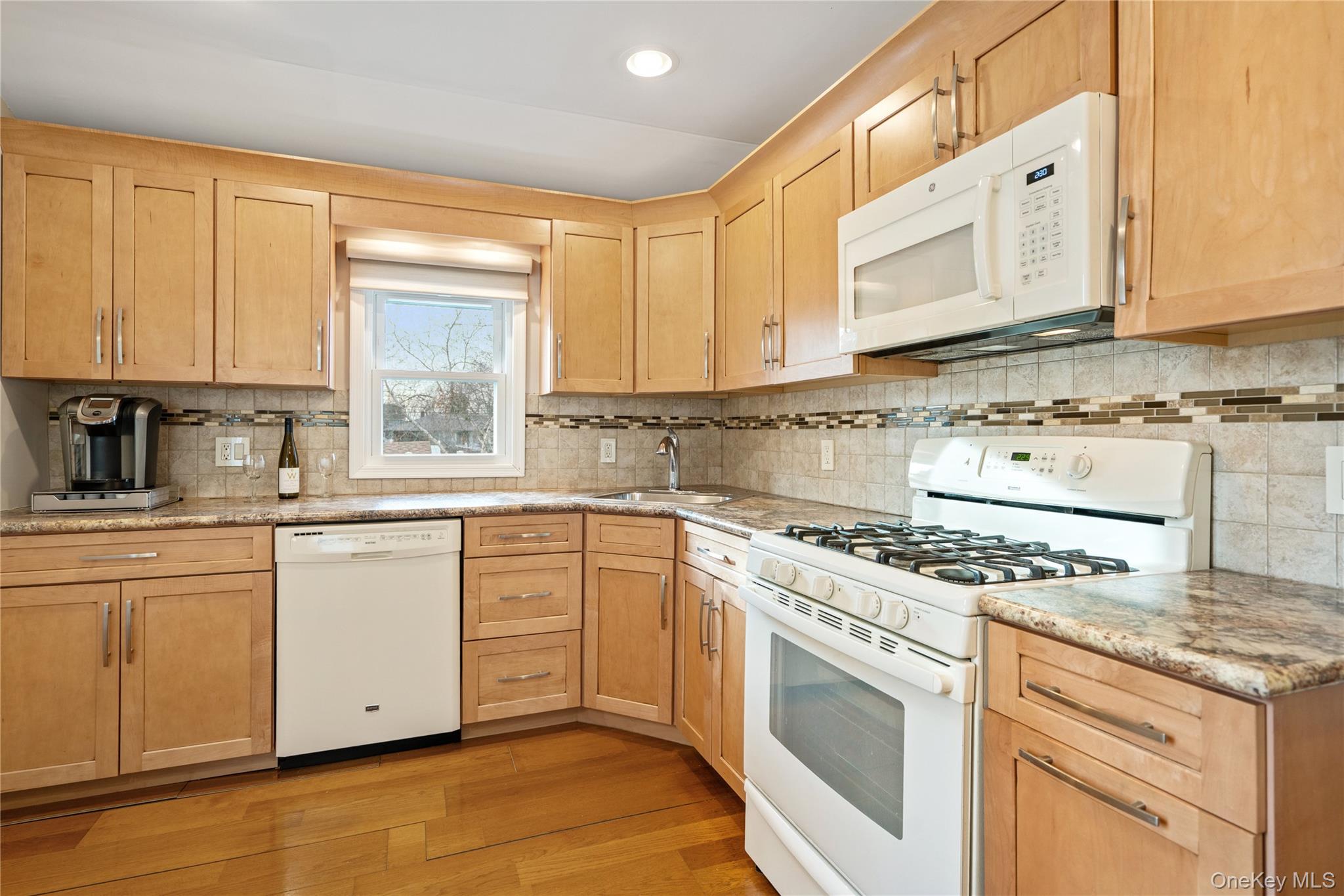 #15 photo, 246 W 10th Street, Deer Park , NY 11729