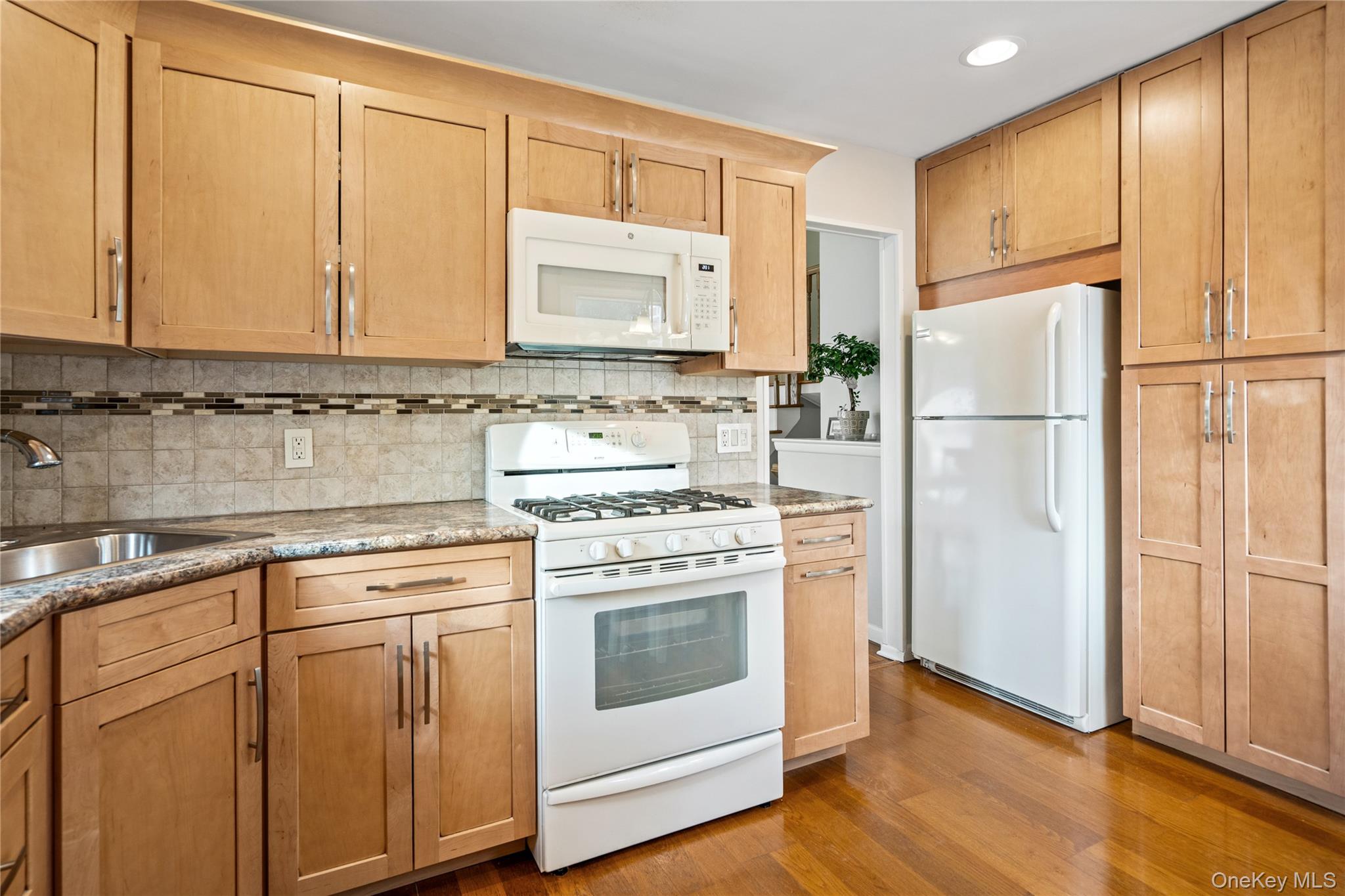 #17 photo, 246 W 10th Street, Deer Park , NY 11729