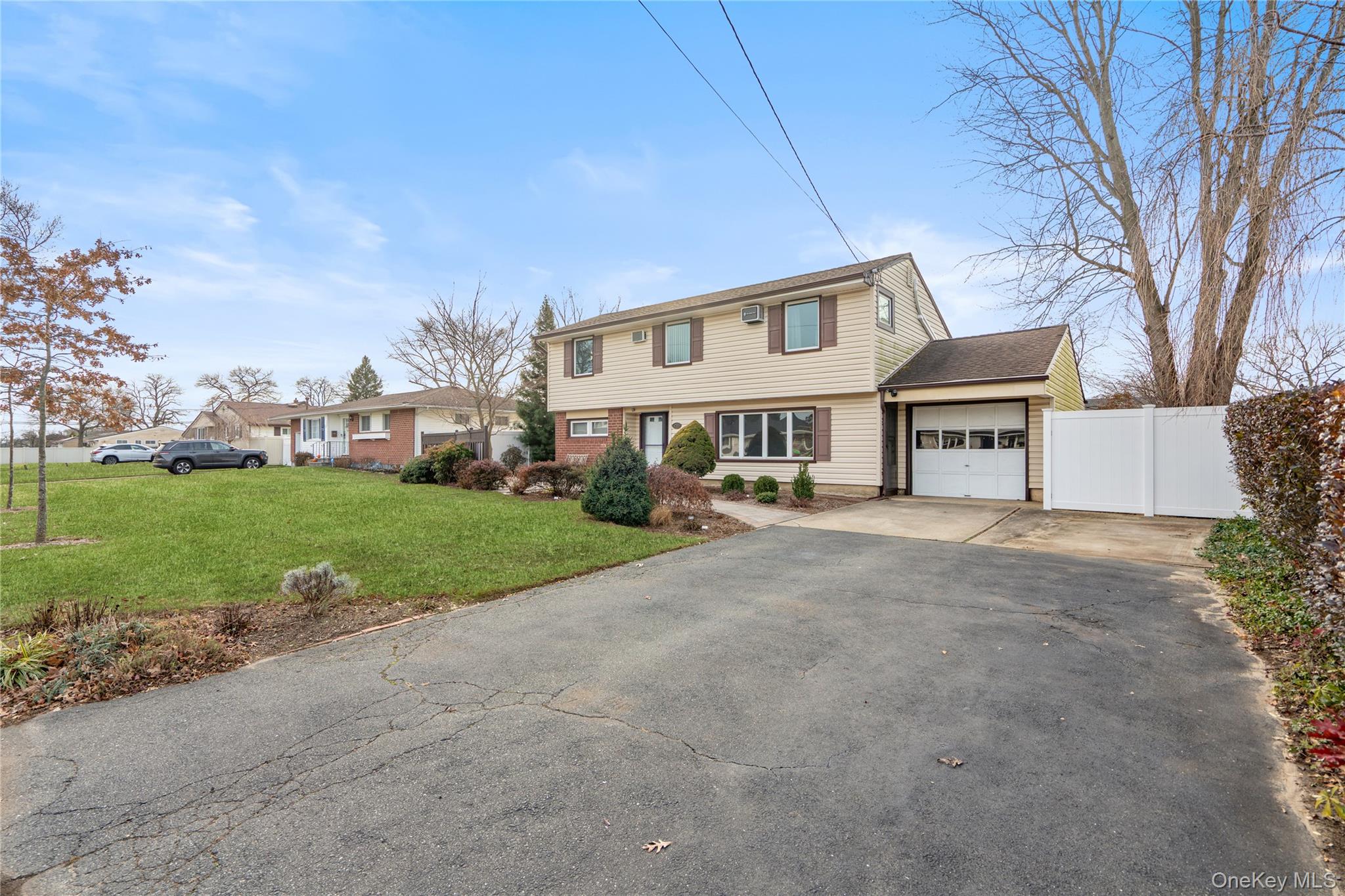 #2 photo, 246 W 10th Street, Deer Park , NY 11729