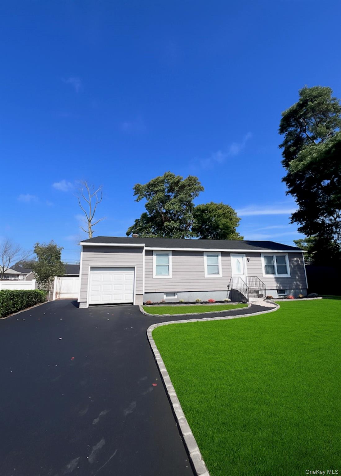 #1 photo, 41 S 22nd Street, 東長島 Wyandanch , NY 11798