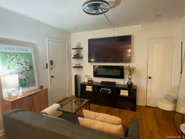 #2 photo, 260-40 73rd. Avenue, 皇后區 Glen Oaks , NY 11004