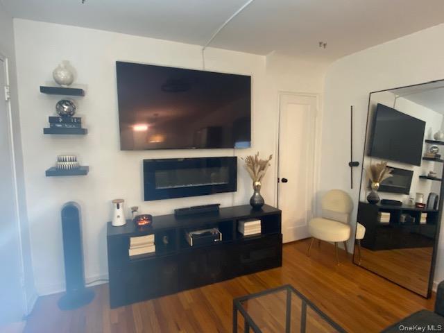 #4 photo, 260-40 73rd. Avenue, 皇后區 Glen Oaks , NY 11004