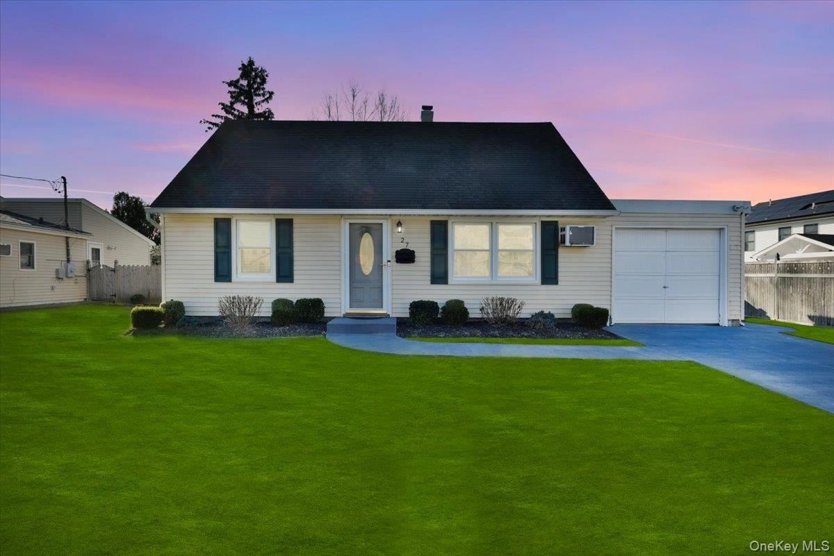 #1 photo, 27 Seaton Street, Massapequa , NY 11758