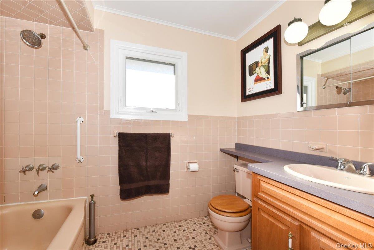 #18 photo, 27 Seaton Street, Massapequa , NY 11758