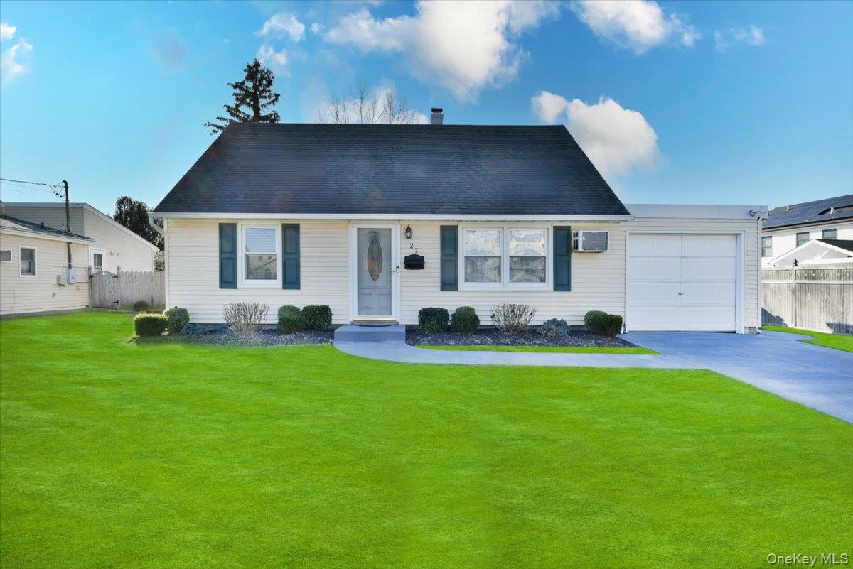 #2 photo, 27 Seaton Street, Massapequa , NY 11758