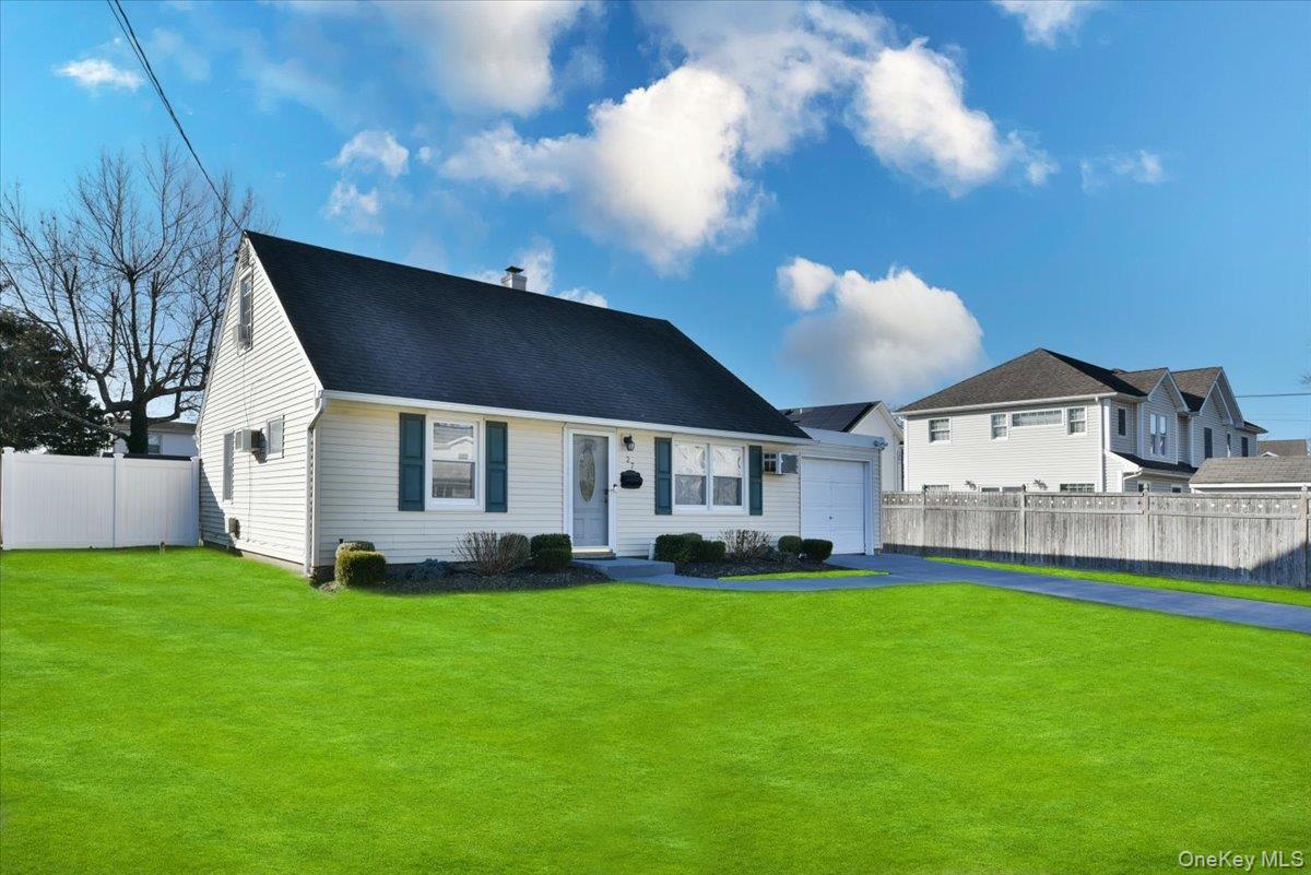 #3 photo, 27 Seaton Street, Massapequa , NY 11758