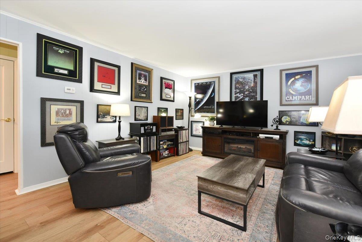 #4 photo, 27 Seaton Street, Massapequa , NY 11758