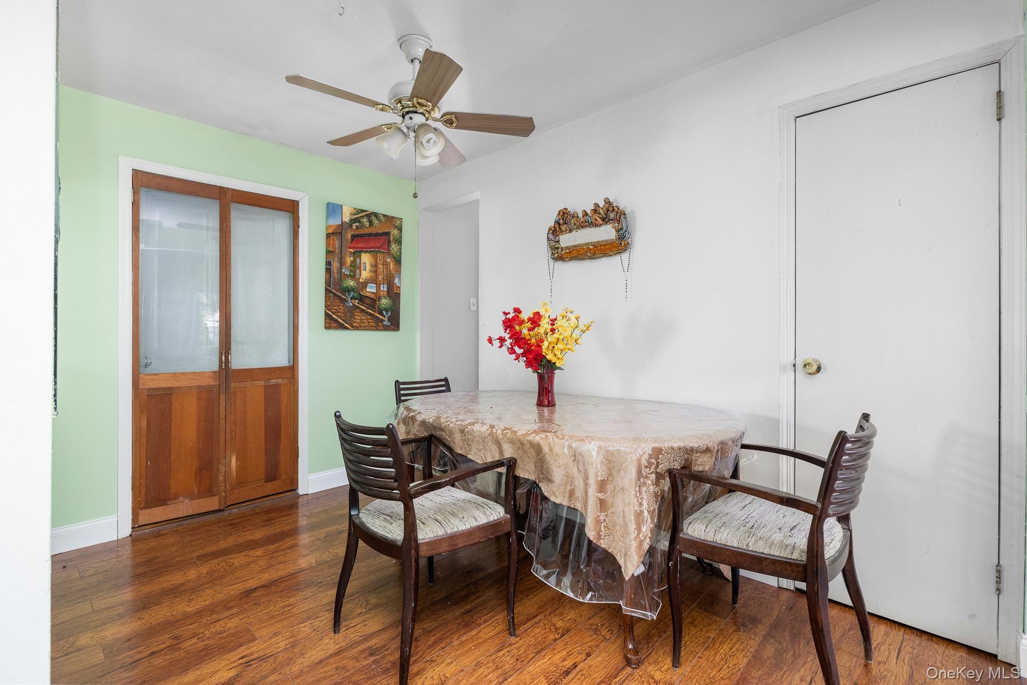 #11 photo, 5 Gardner Avenue, Hicksville , NY 11801