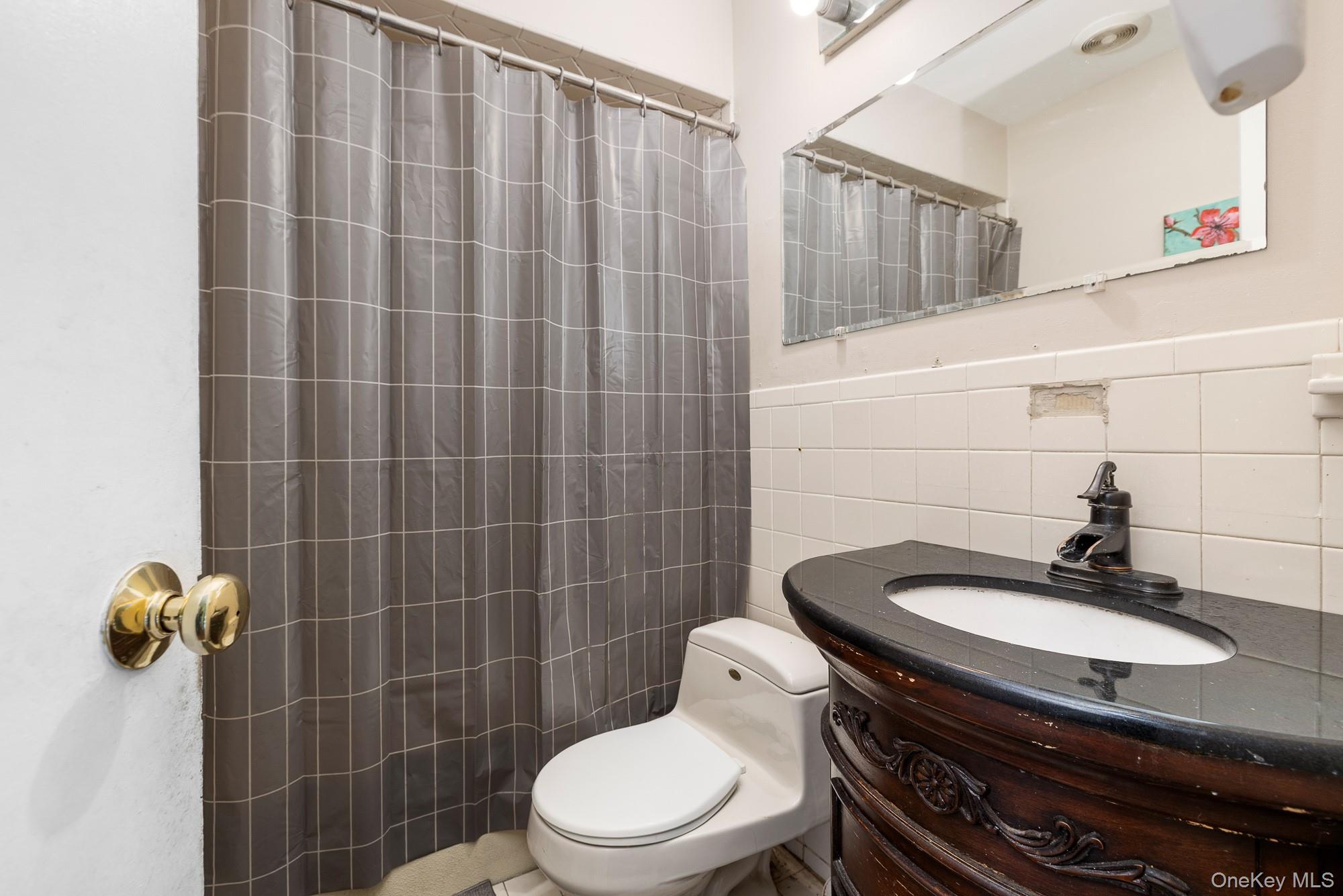 #14 photo, 5 Gardner Avenue, Hicksville , NY 11801