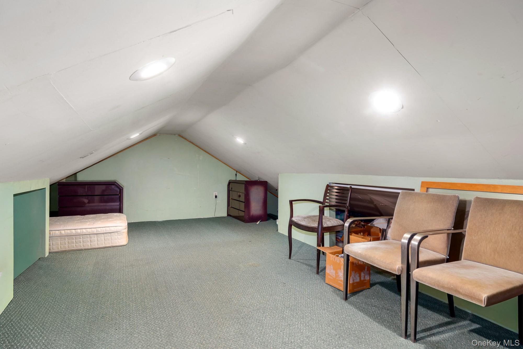 #17 photo, 5 Gardner Avenue, Hicksville , NY 11801