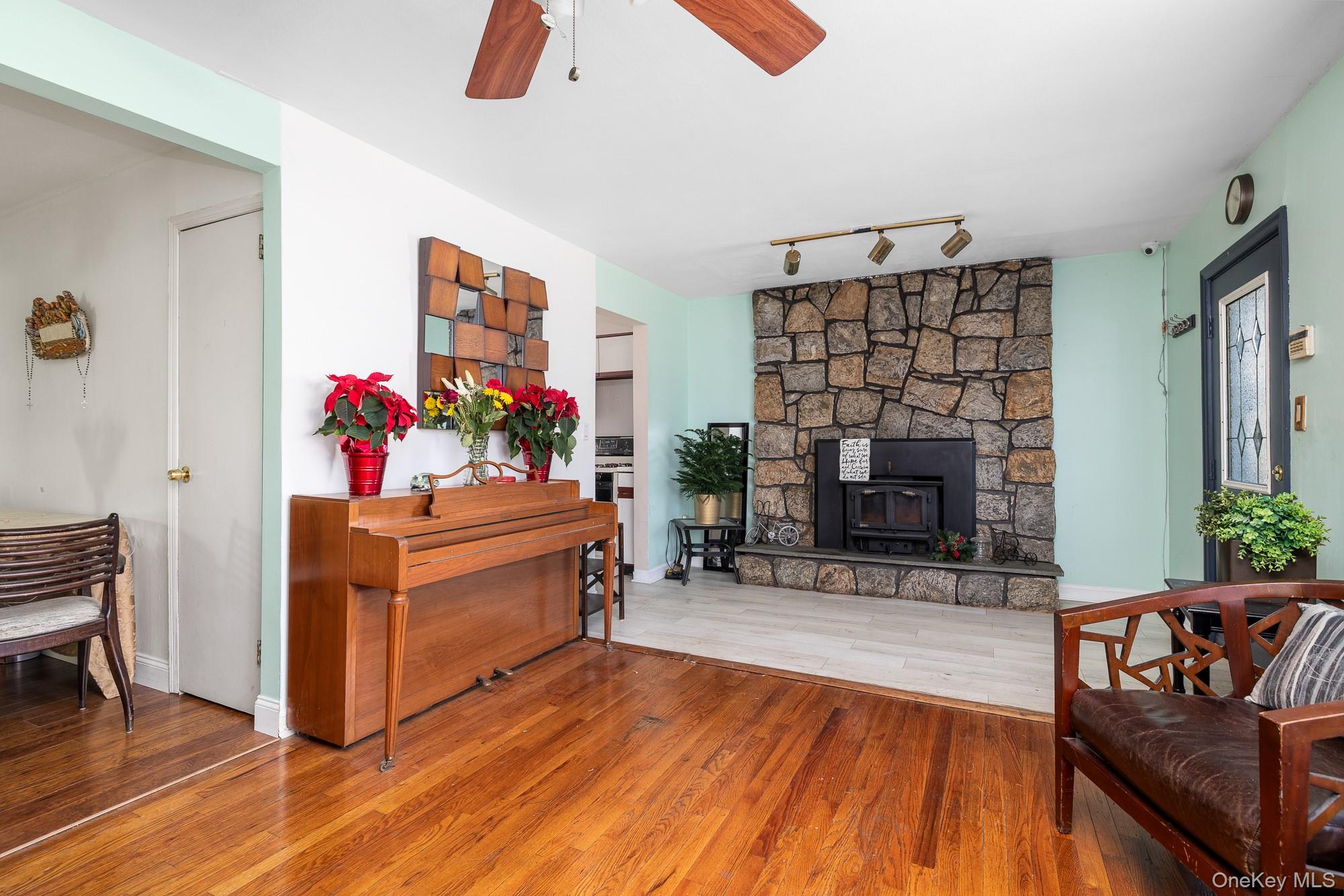 #6 photo, 5 Gardner Avenue, Hicksville , NY 11801