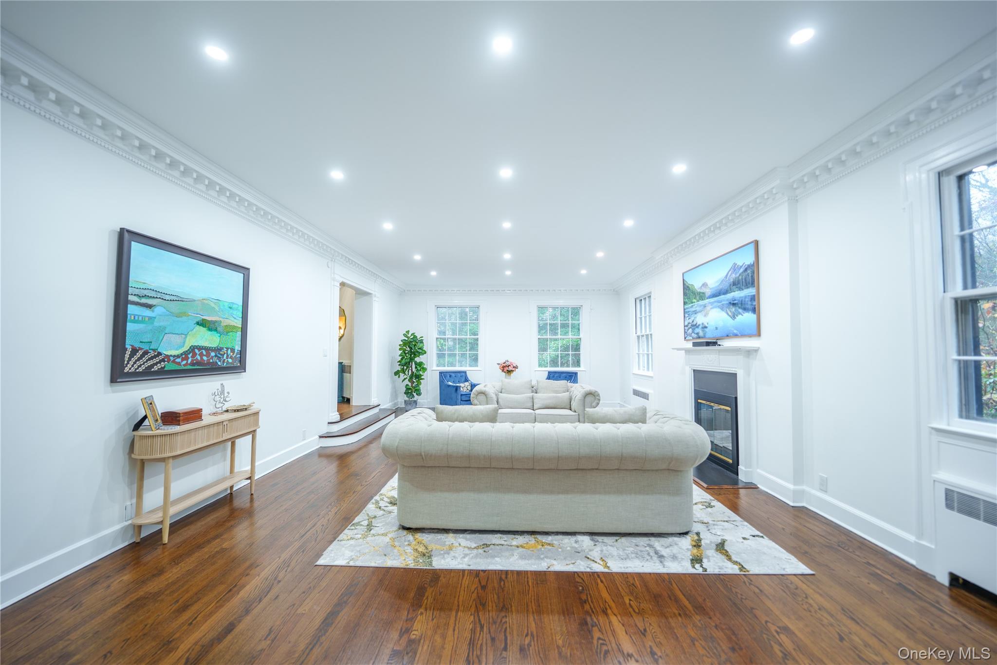 #10 photo, 10 Hidden Pond, Muttontown , NY 11545