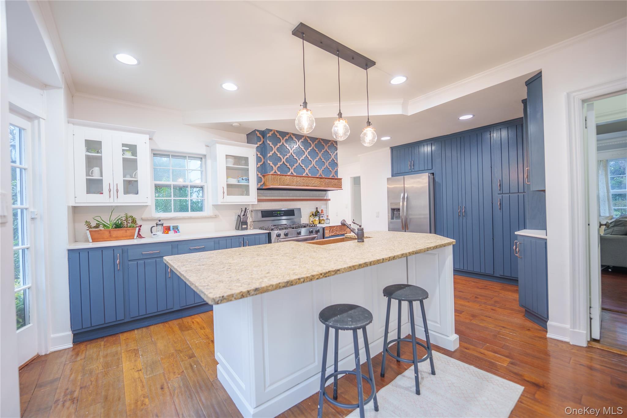 #13 photo, 10 Hidden Pond, Muttontown , NY 11545