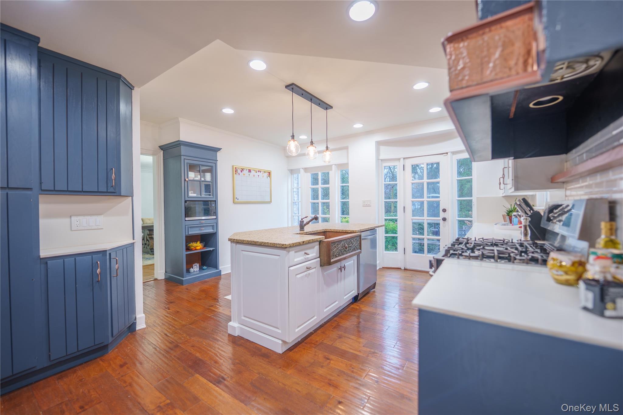 #15 photo, 10 Hidden Pond, Muttontown , NY 11545