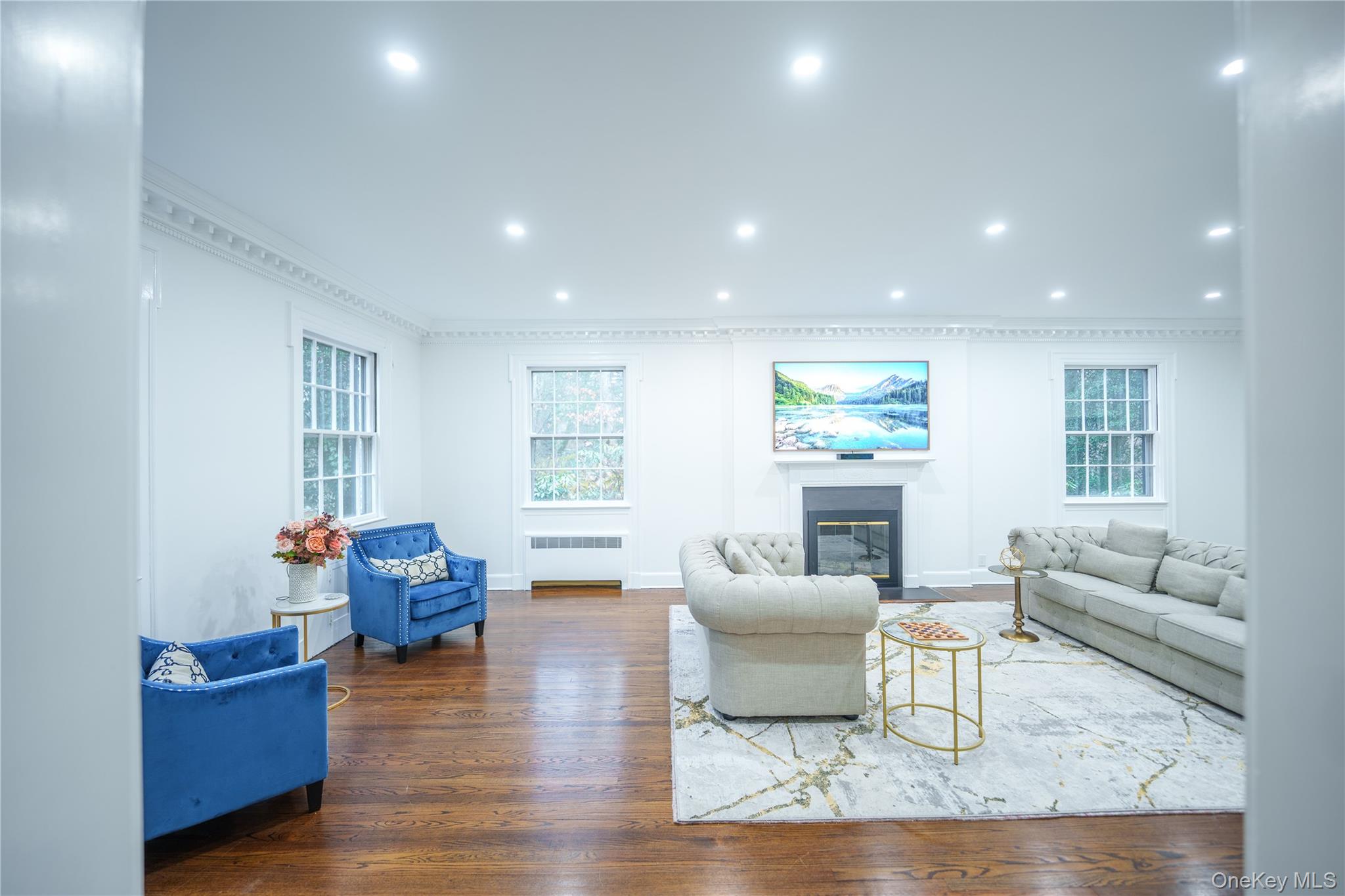 #7 photo, 10 Hidden Pond, Muttontown , NY 11545