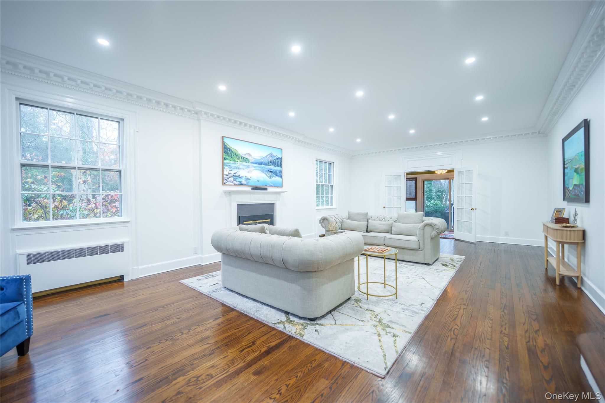 #8 photo, 10 Hidden Pond, Muttontown , NY 11545