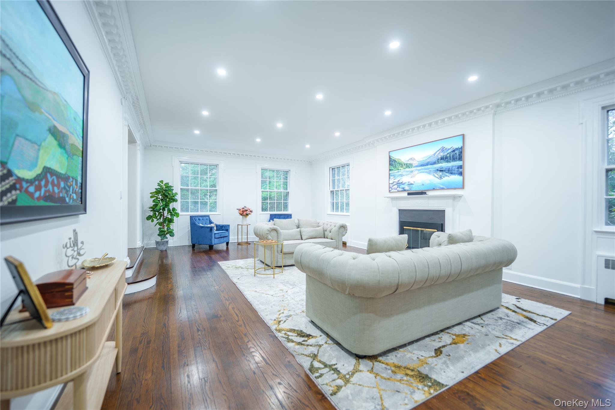 #9 photo, 10 Hidden Pond, Muttontown , NY 11545