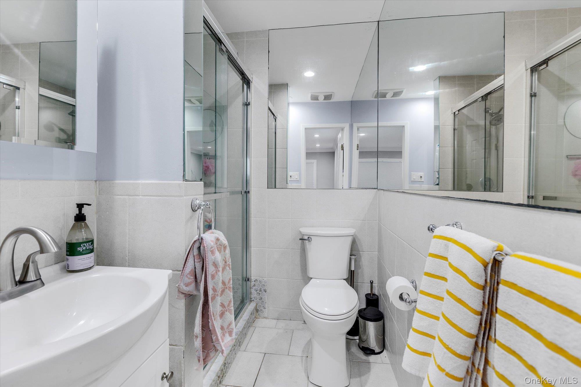 #18 photo, 56 Fairfields Lane, Huntington Station , NY 11746