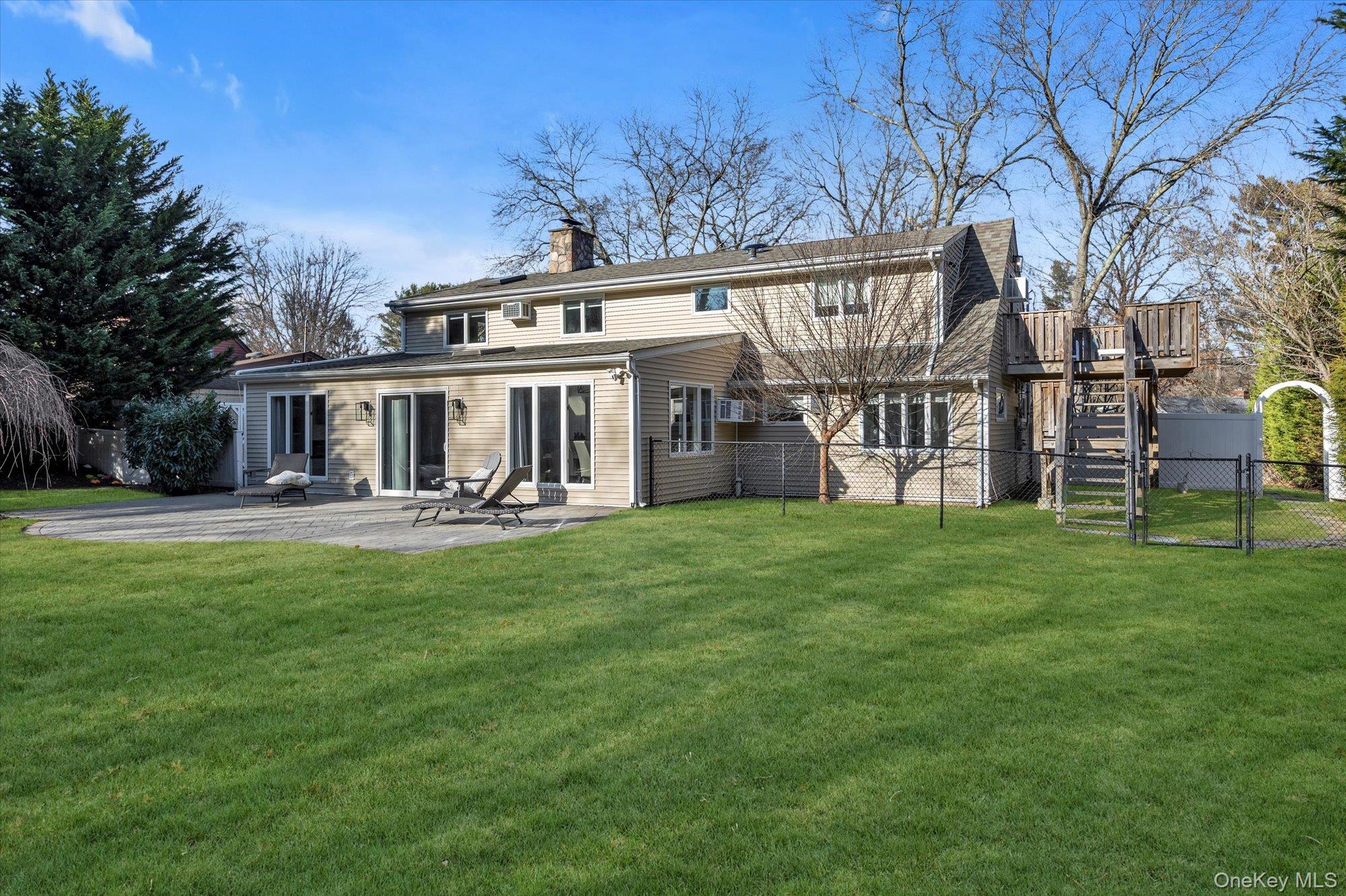 #19 photo, 56 Fairfields Lane, Huntington Station , NY 11746