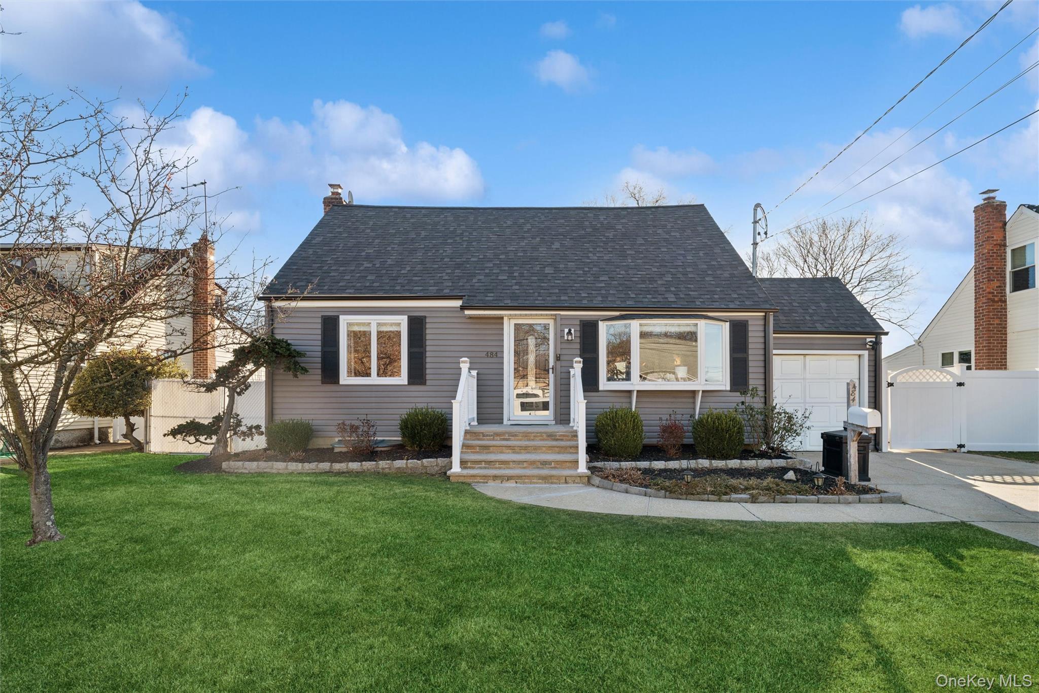 #1 photo, 484 18th Street, West Babylon , NY 11704