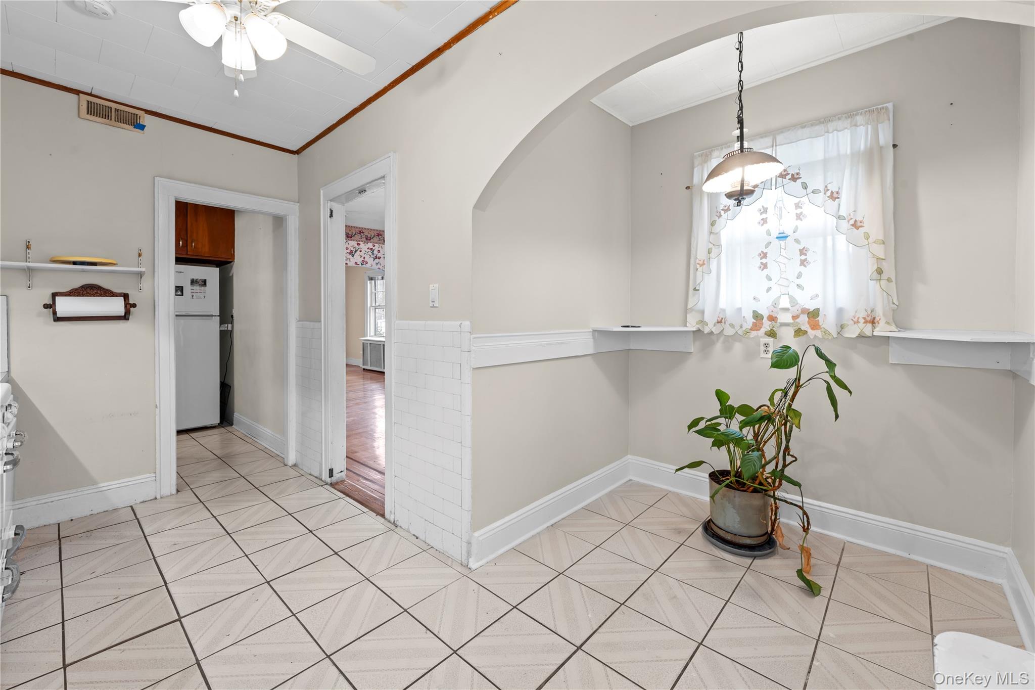 #11 photo, 41-29 248th Street, Little Neck , NY 11363