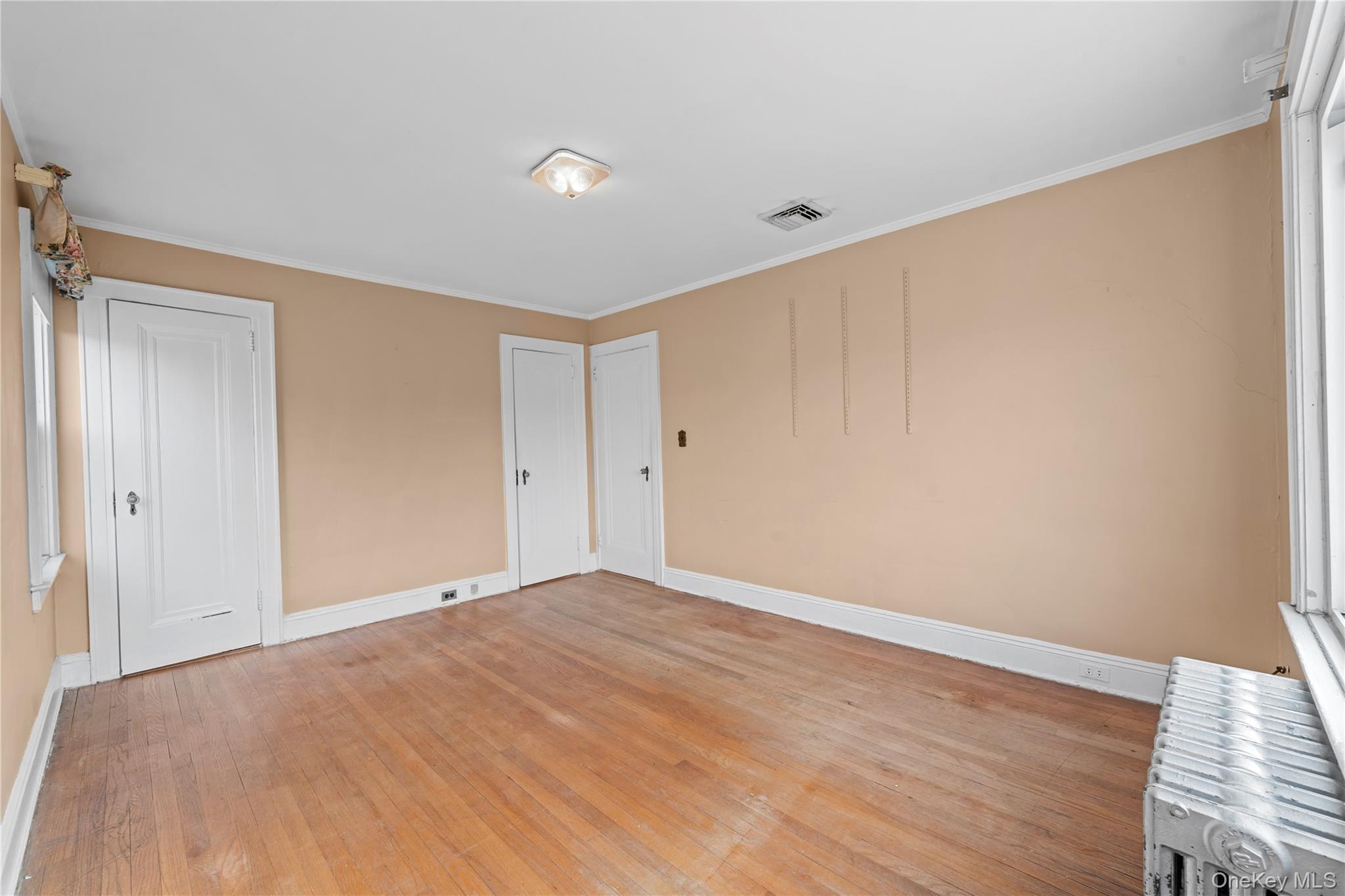 #16 photo, 41-29 248th Street, Little Neck , NY 11363