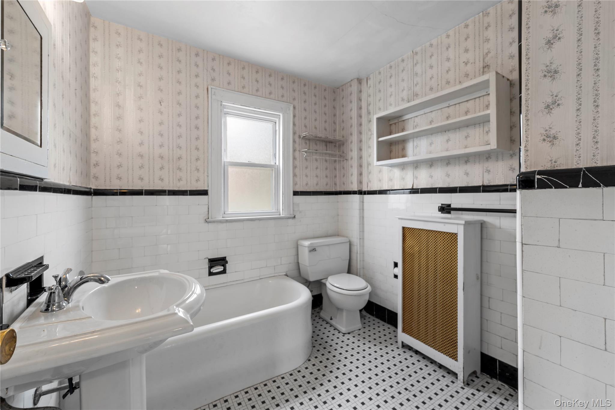 #20 photo, 41-29 248th Street, Little Neck , NY 11363