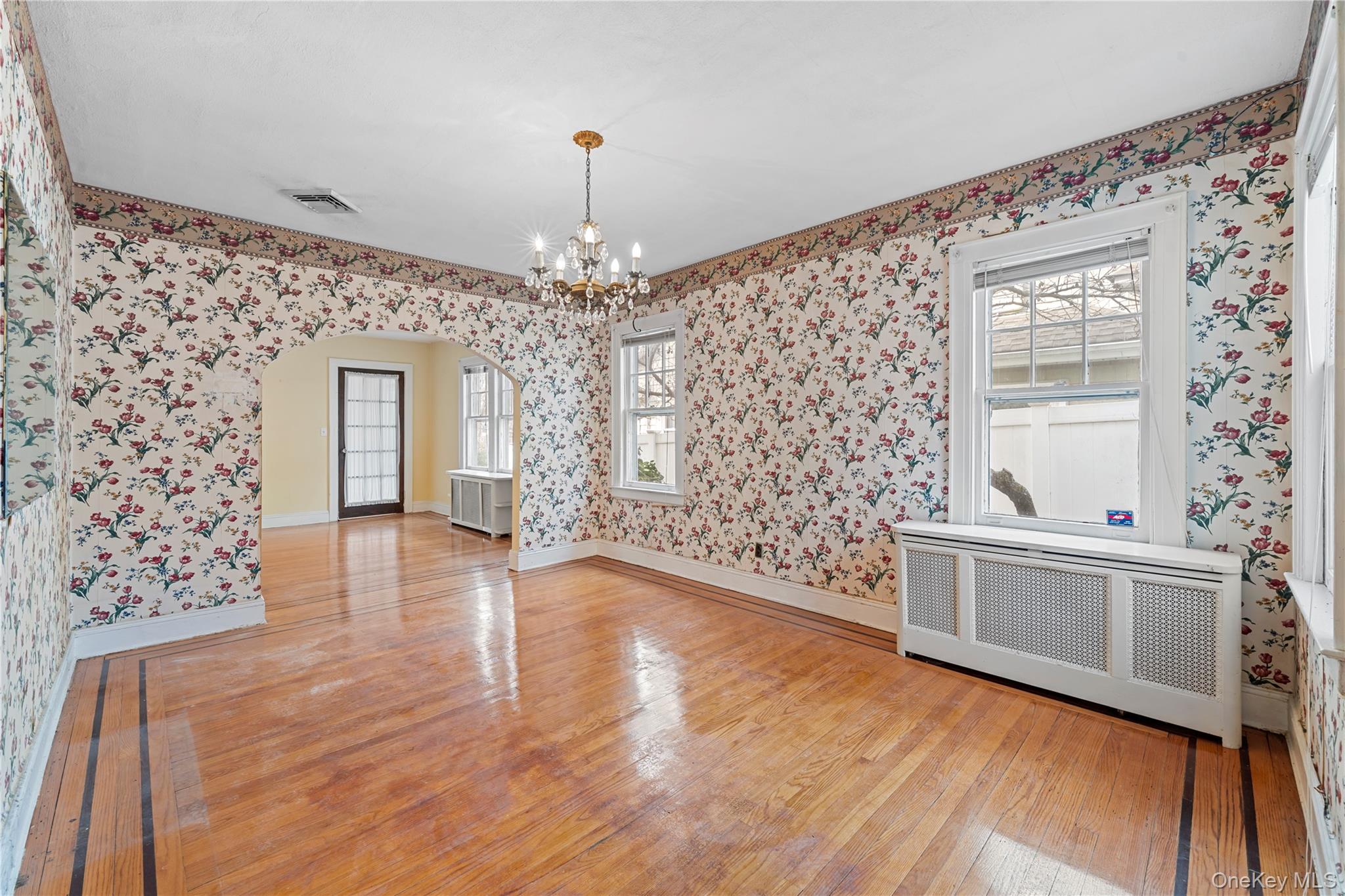 #4 photo, 41-29 248th Street, Little Neck , NY 11363