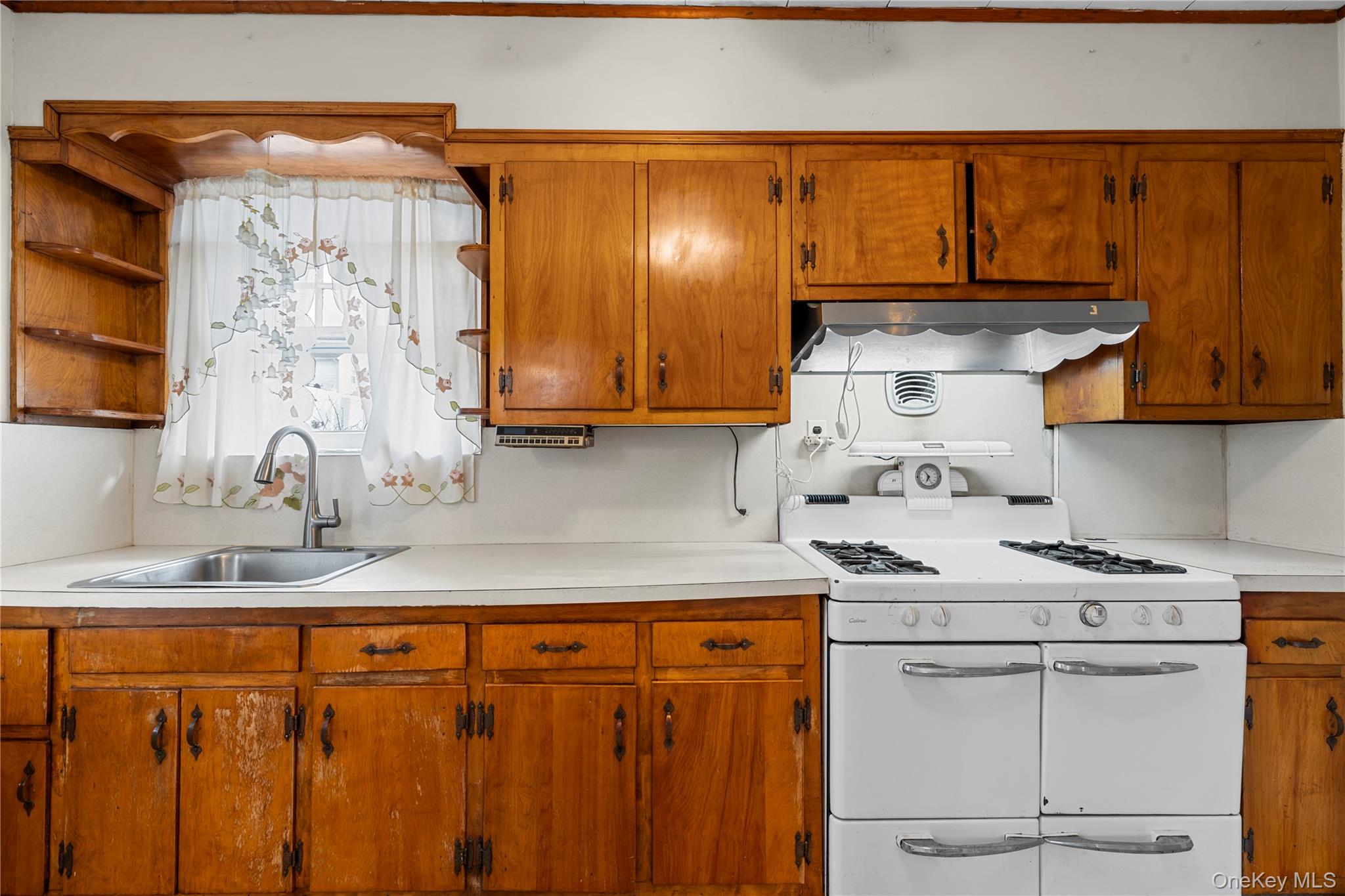 #9 photo, 41-29 248th Street, Little Neck , NY 11363